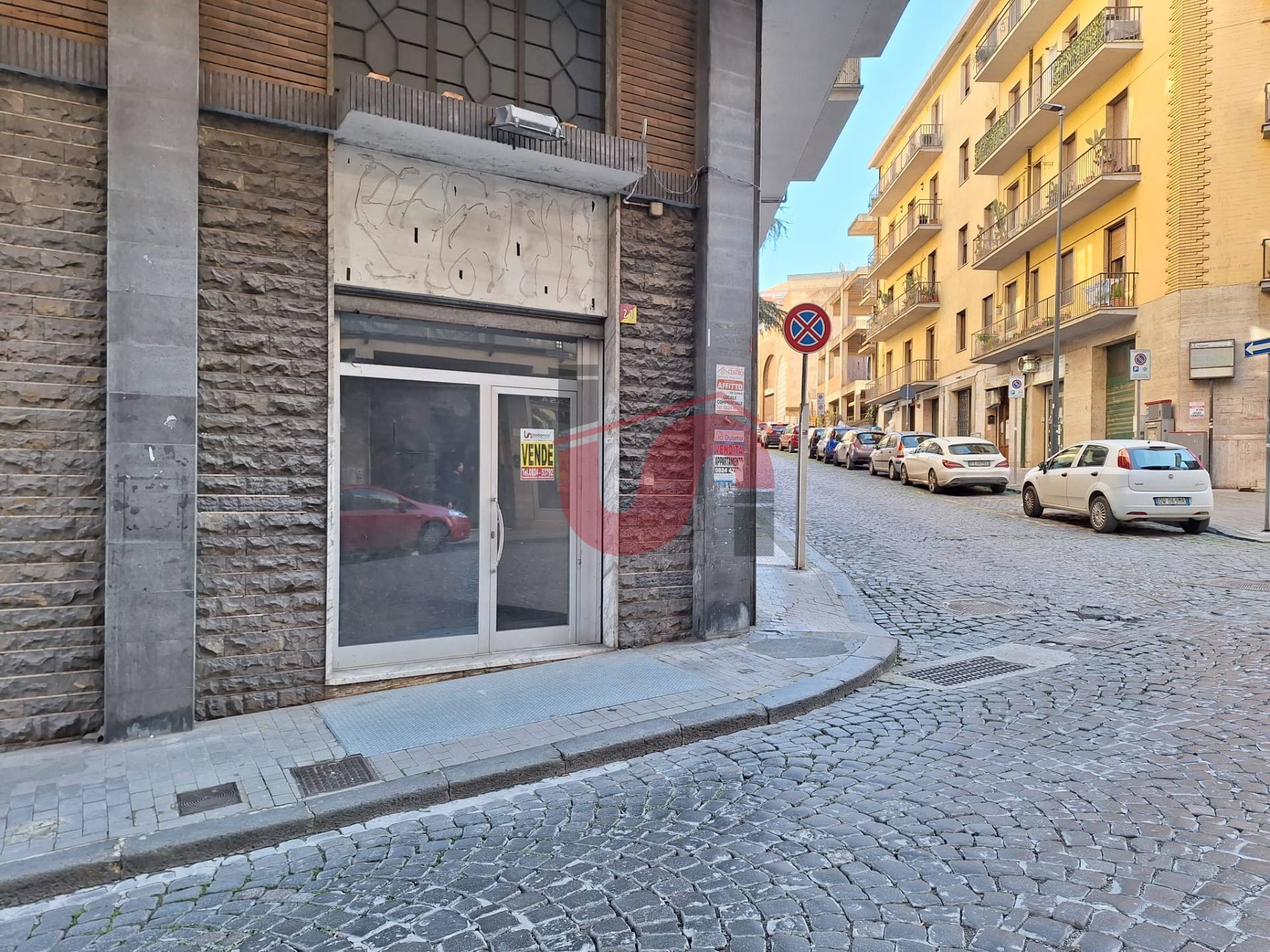 Locale commerciale in affitto a Benevento, CENTRO STORICO