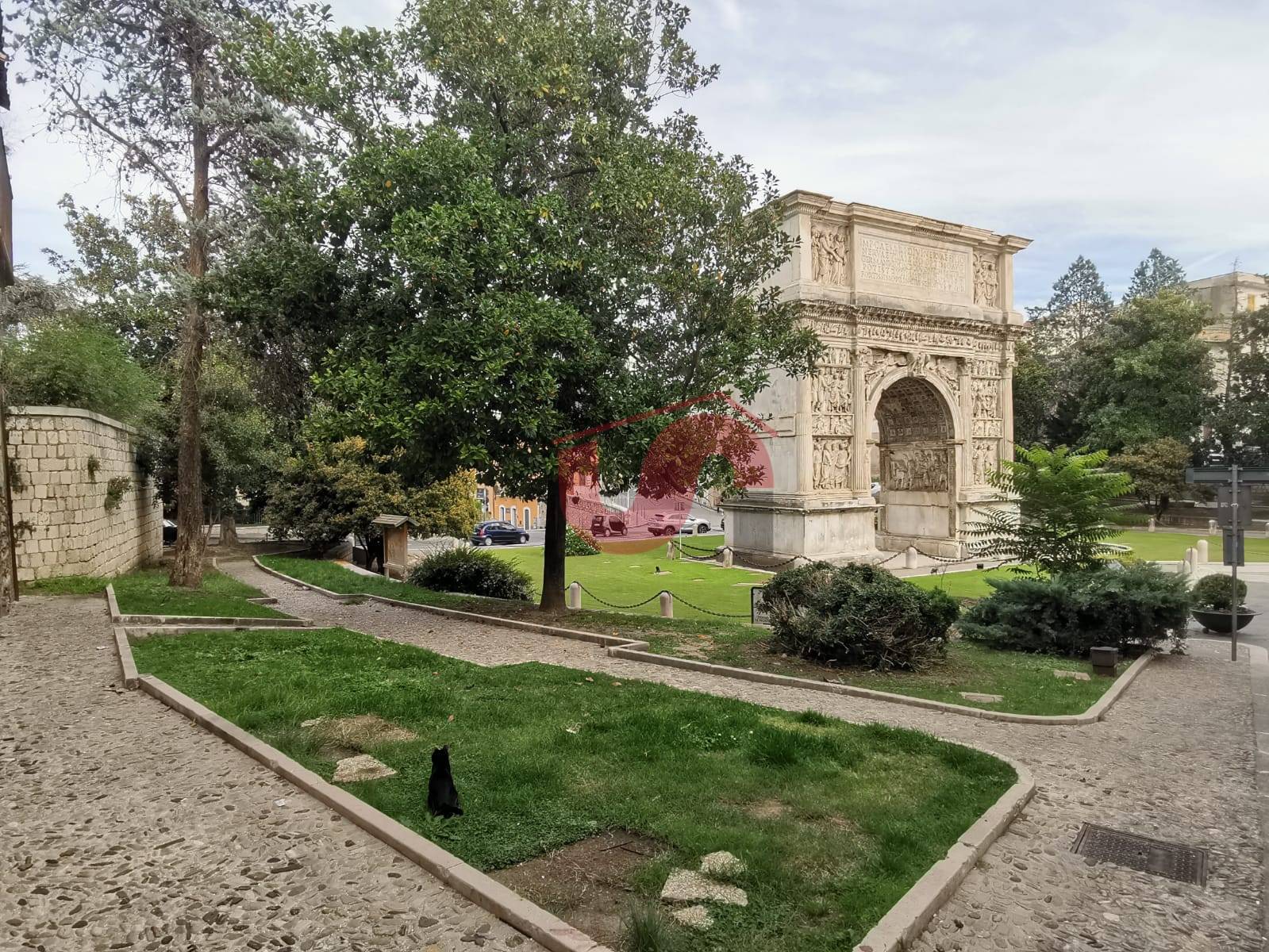 Locale commerciale in vendita a Benevento, CENTRO STORICO