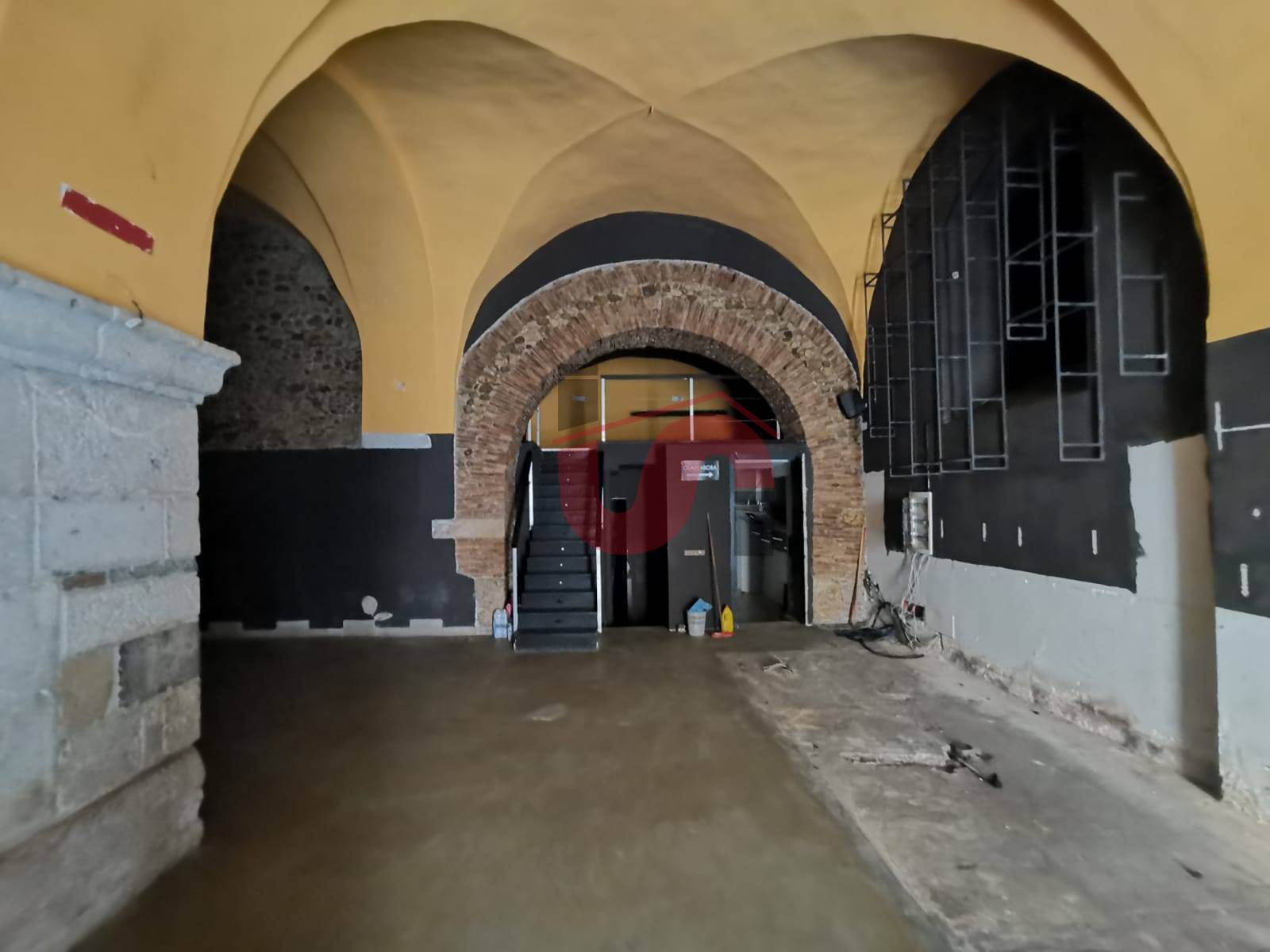 Locale commerciale in vendita a Benevento, CENTRO STORICO