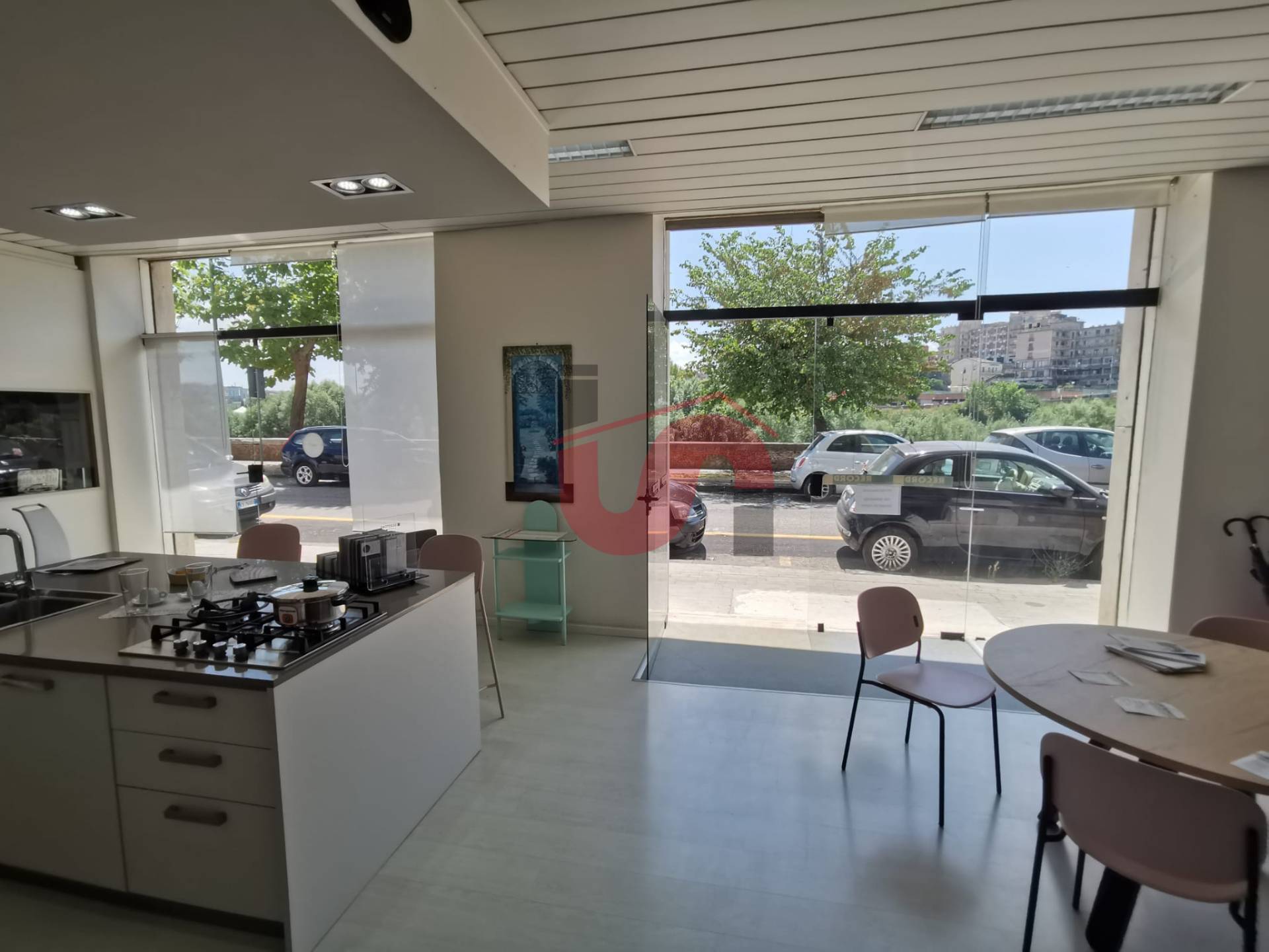 Locale commerciale in vendita a Benevento, Ferrovia