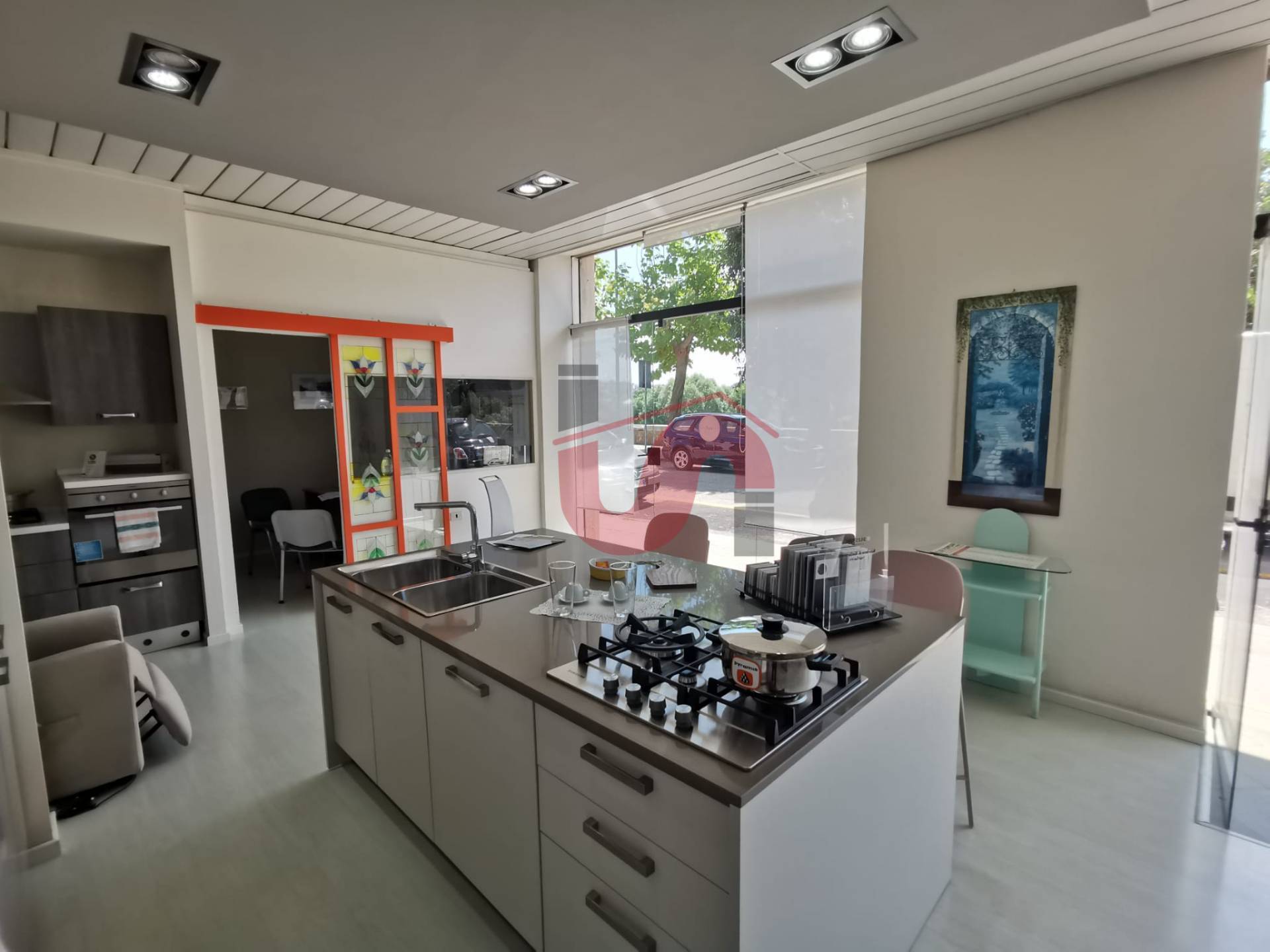 Locale commerciale in vendita a Benevento, Ferrovia