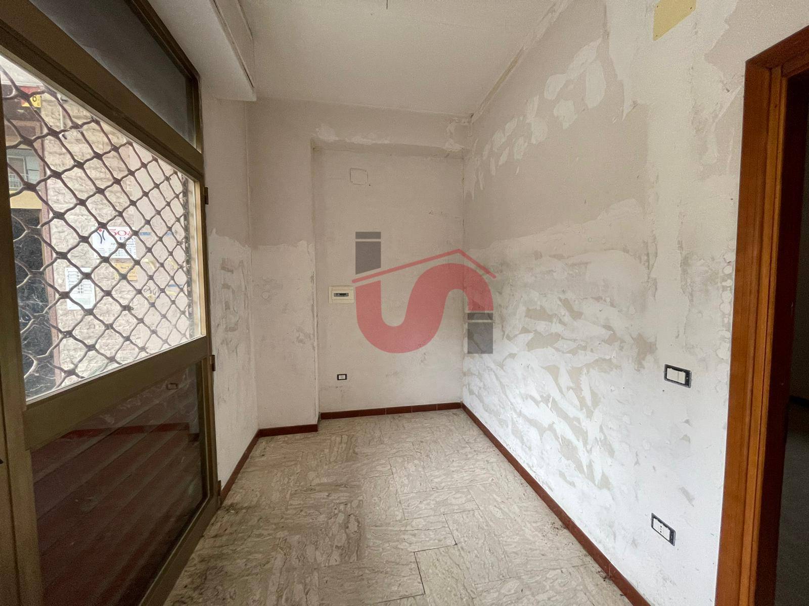 Locale commerciale in vendita a Benevento, Centro