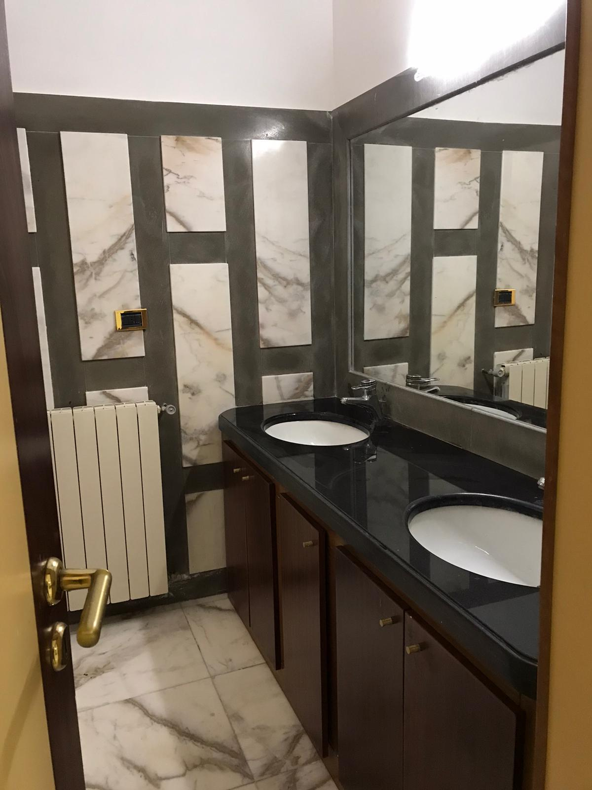 INTERO STABILE in vendita a Benevento, CENTRO STORICO