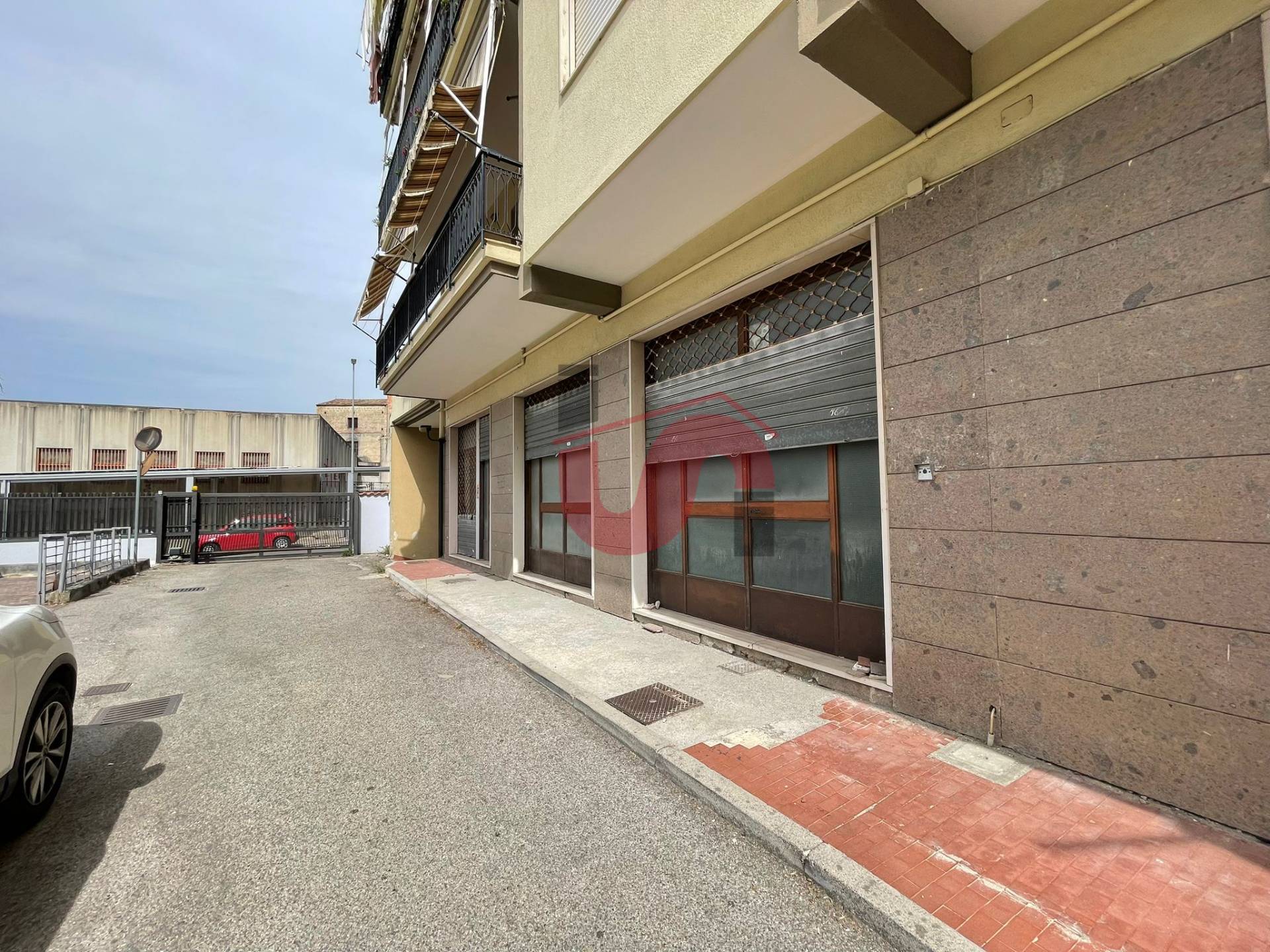 LOCALE PLURIUSO in vendita a Benevento, Ferrovia