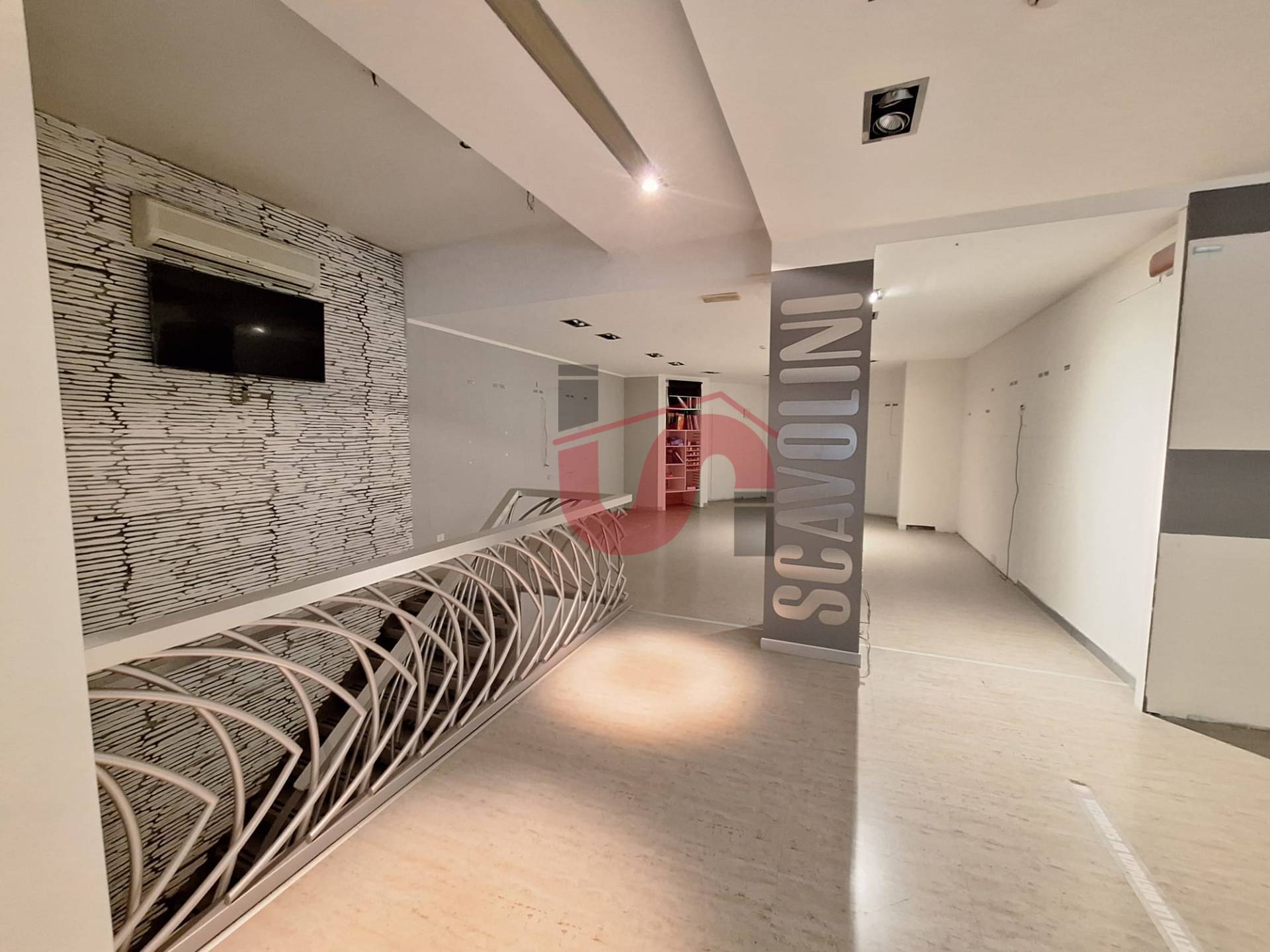 Locale commerciale in affitto a Benevento, CENTRO STORICO