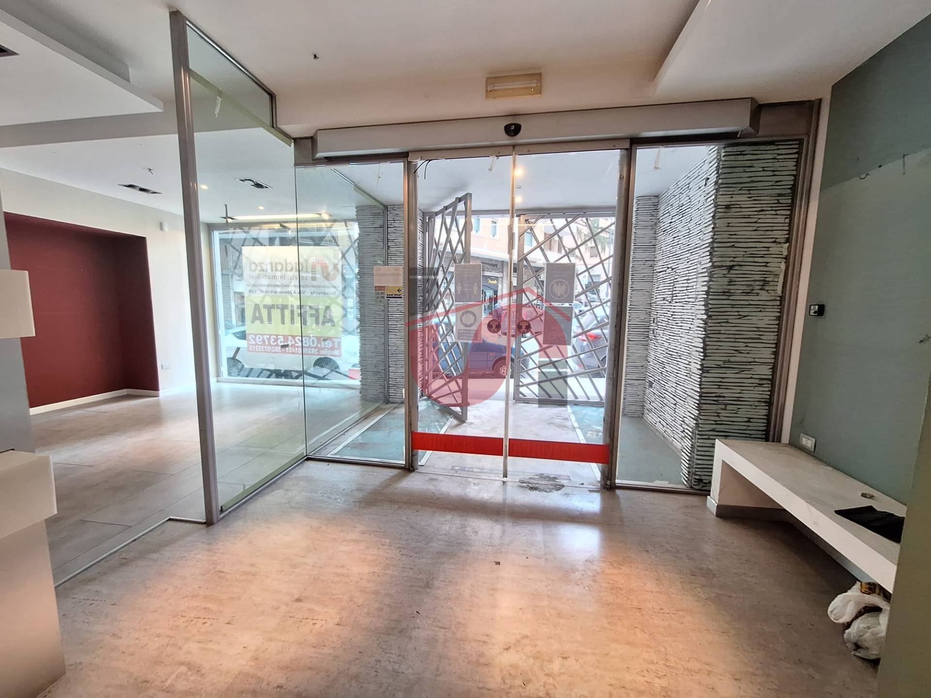 Locale commerciale in affitto a Benevento, CENTRO STORICO