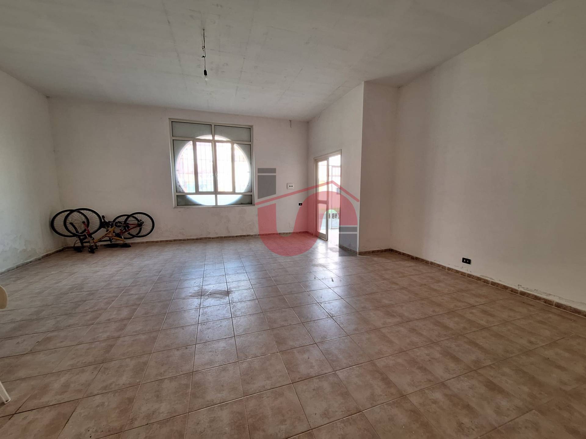 Locale commerciale in vendita a Benevento, Centro