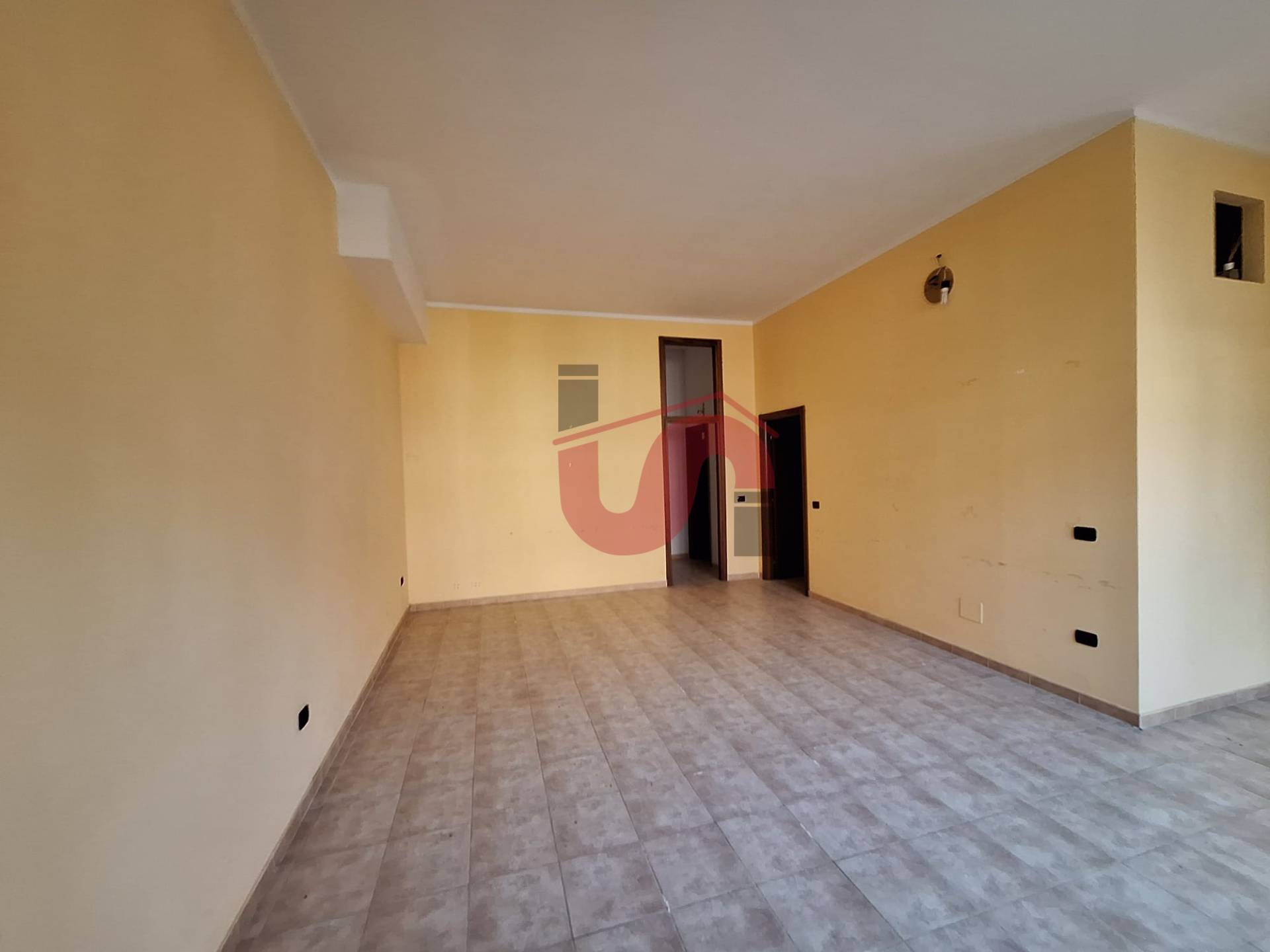 Locale commerciale in vendita a Benevento, Centro