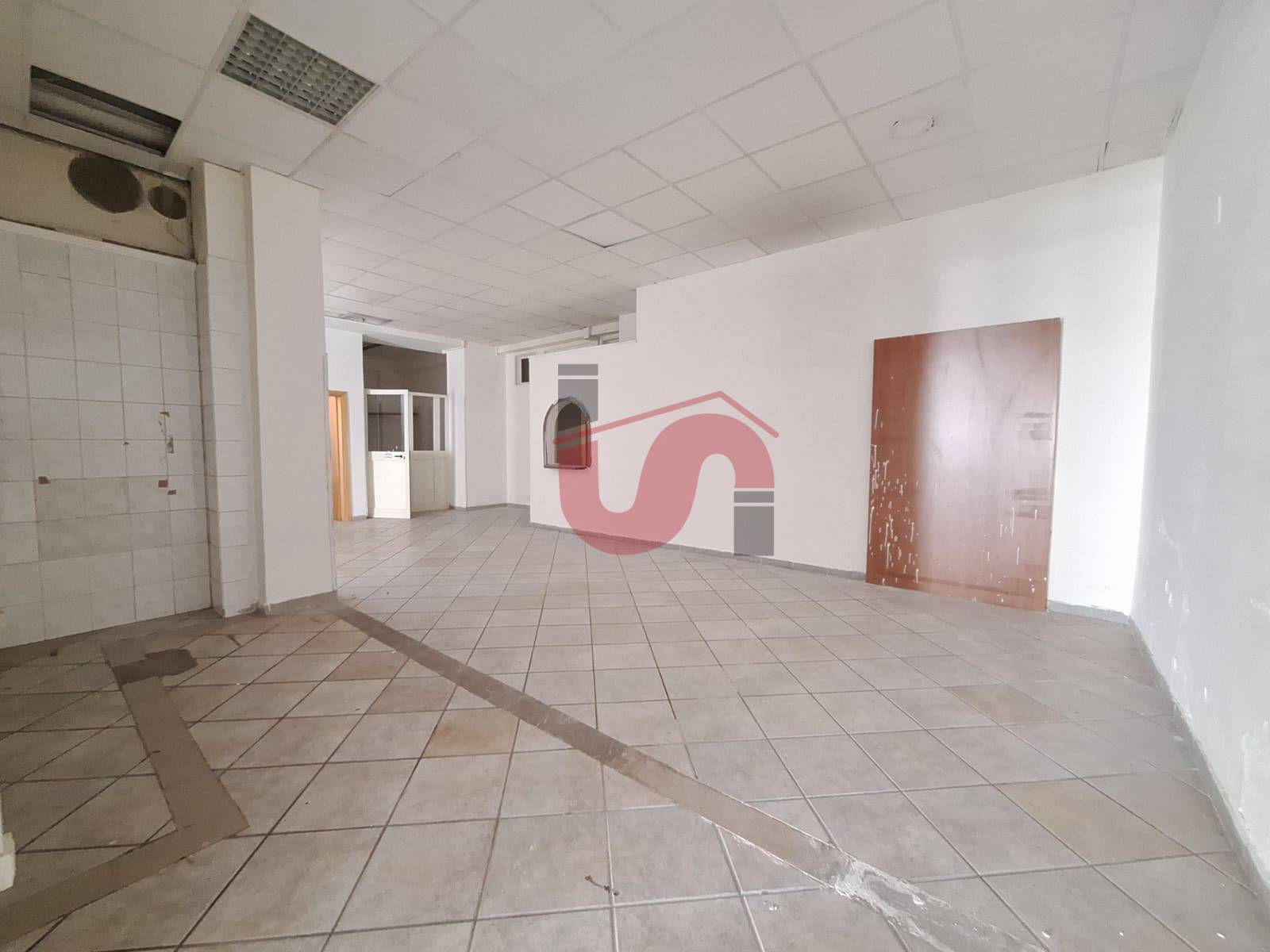 Locale commerciale in affitto a Benevento, Mellusi/Atlantici
