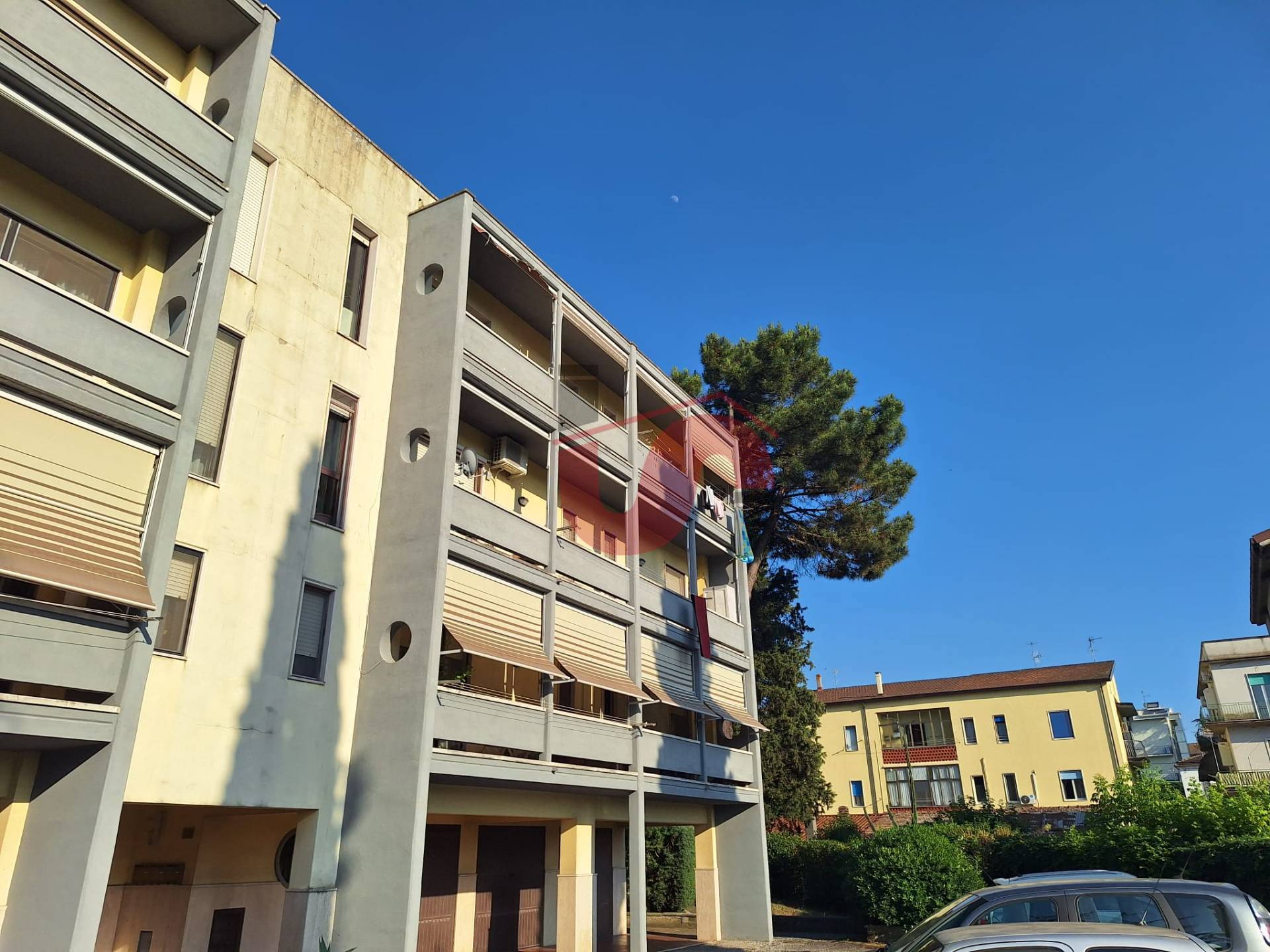 APPARTAMENTO + DI 4 LOCALI in vendita a Benevento, Centro
