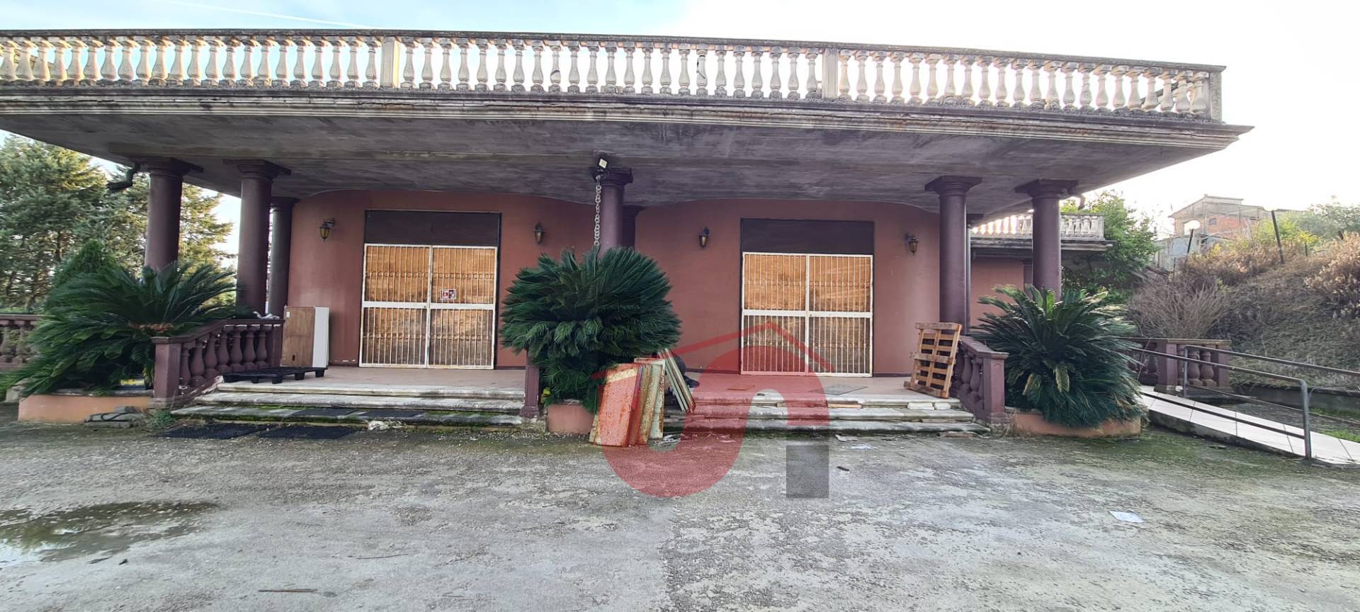 Locale commerciale in vendita a Benevento, CONTRADE
