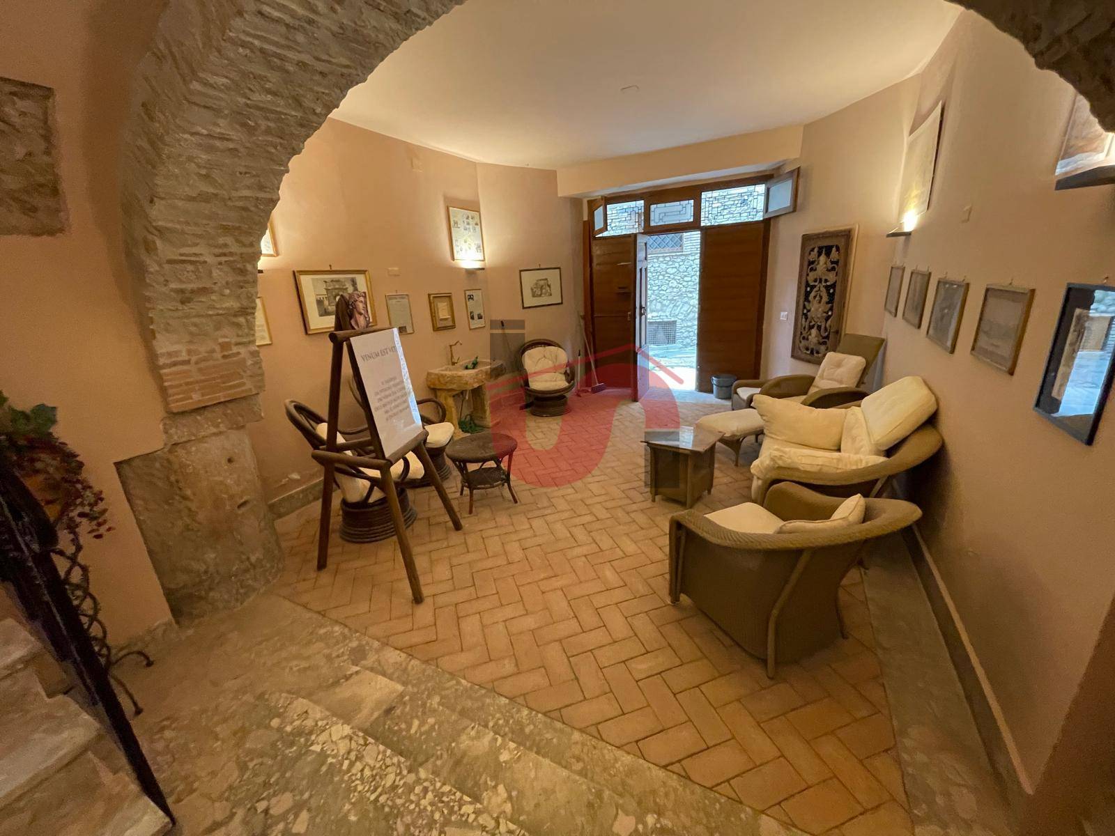 INTERO STABILE in affitto a Benevento, CENTRO STORICO