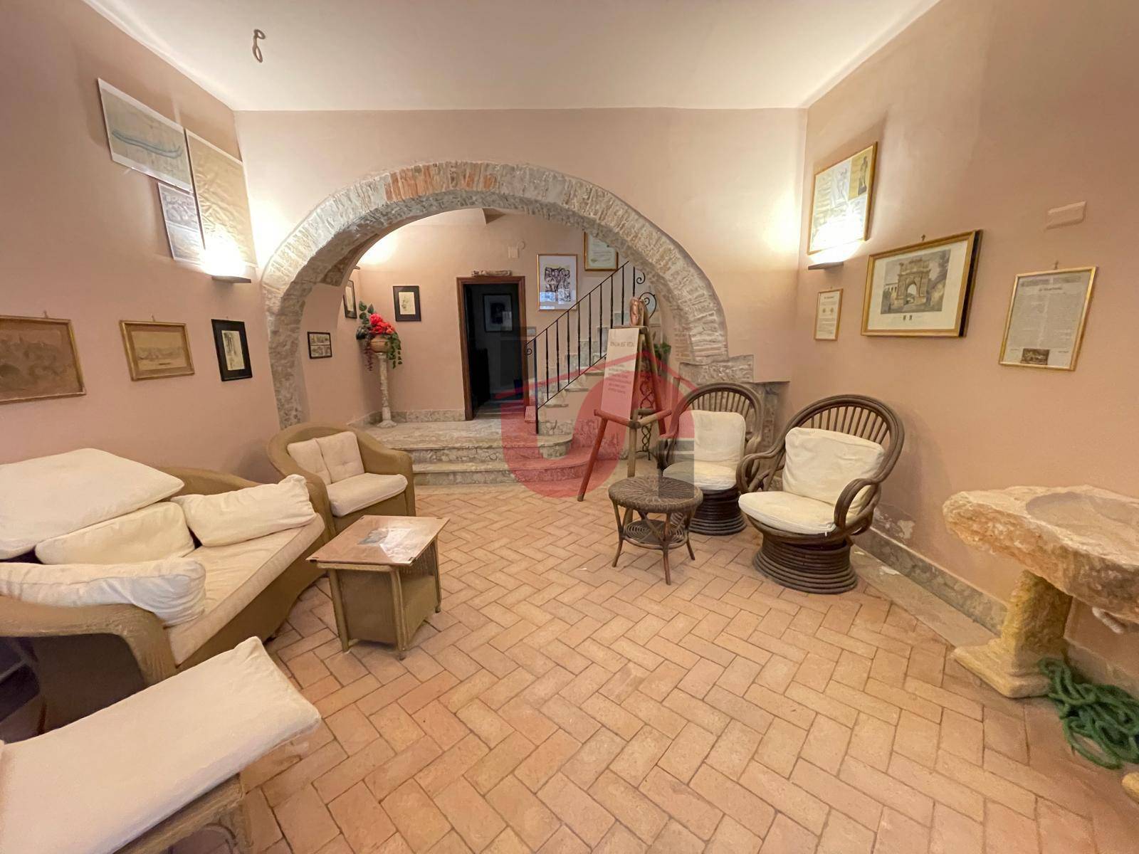 INTERO STABILE in affitto a Benevento, CENTRO STORICO