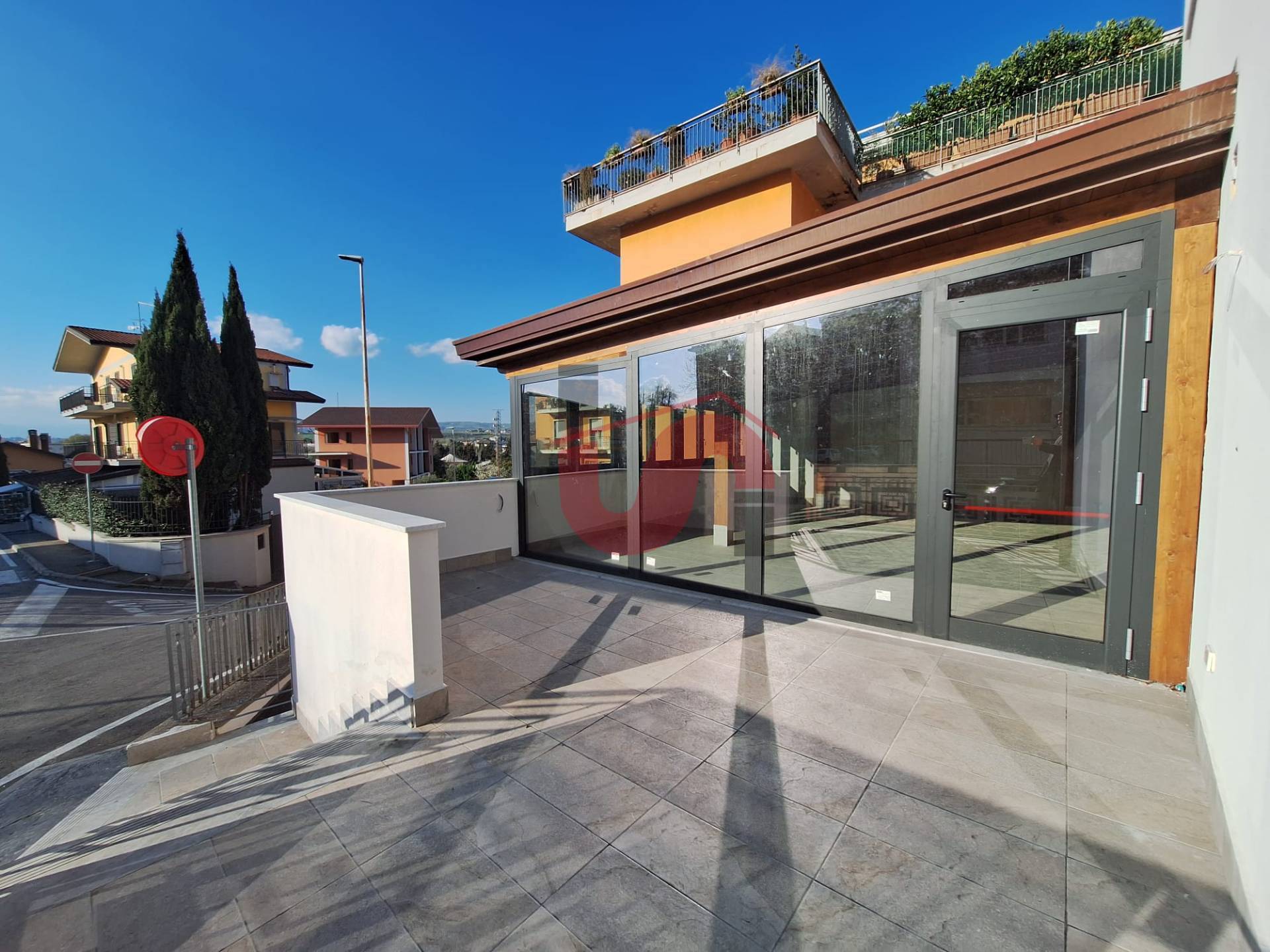 Locale commerciale in affitto a Benevento, Centro