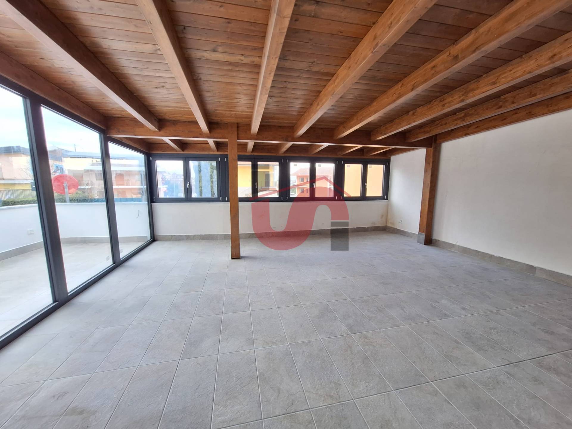 Locale commerciale in affitto a Benevento, Centro