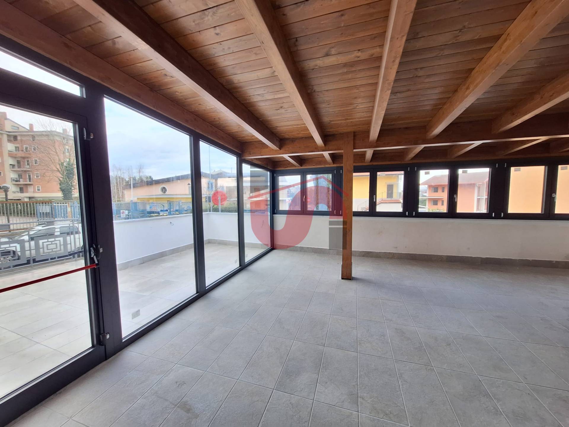 Locale commerciale in affitto a Benevento, Centro