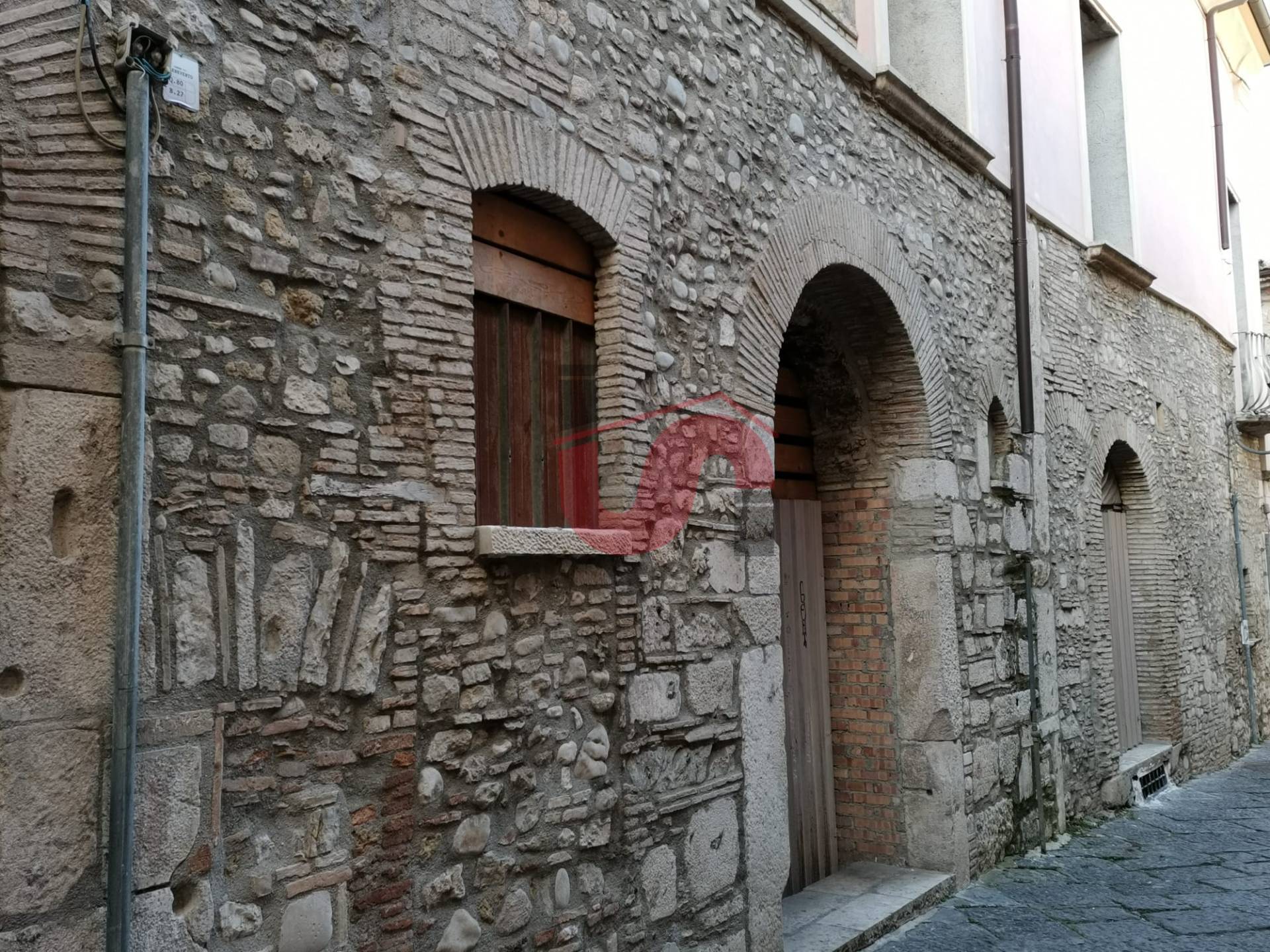 NEGOZIO in affitto a Benevento, CENTRO STORICO