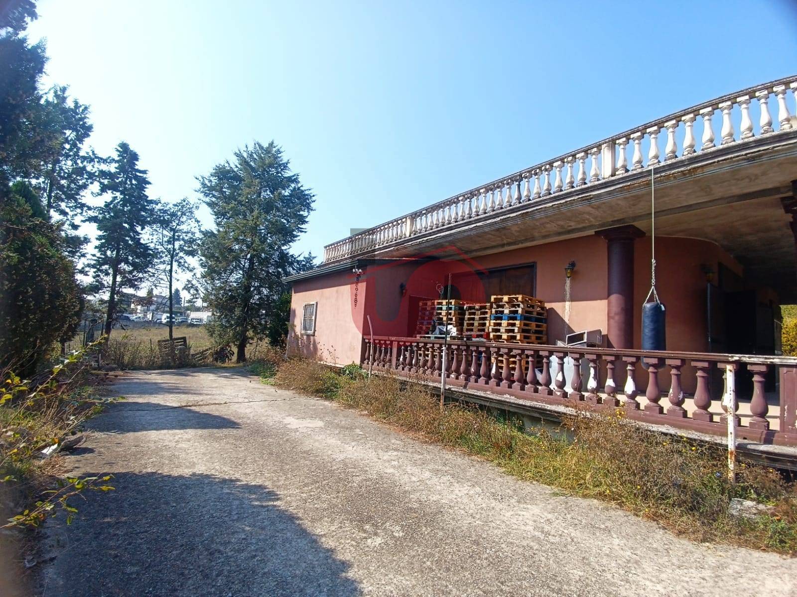 Locale commerciale in vendita a Benevento, CONTRADE