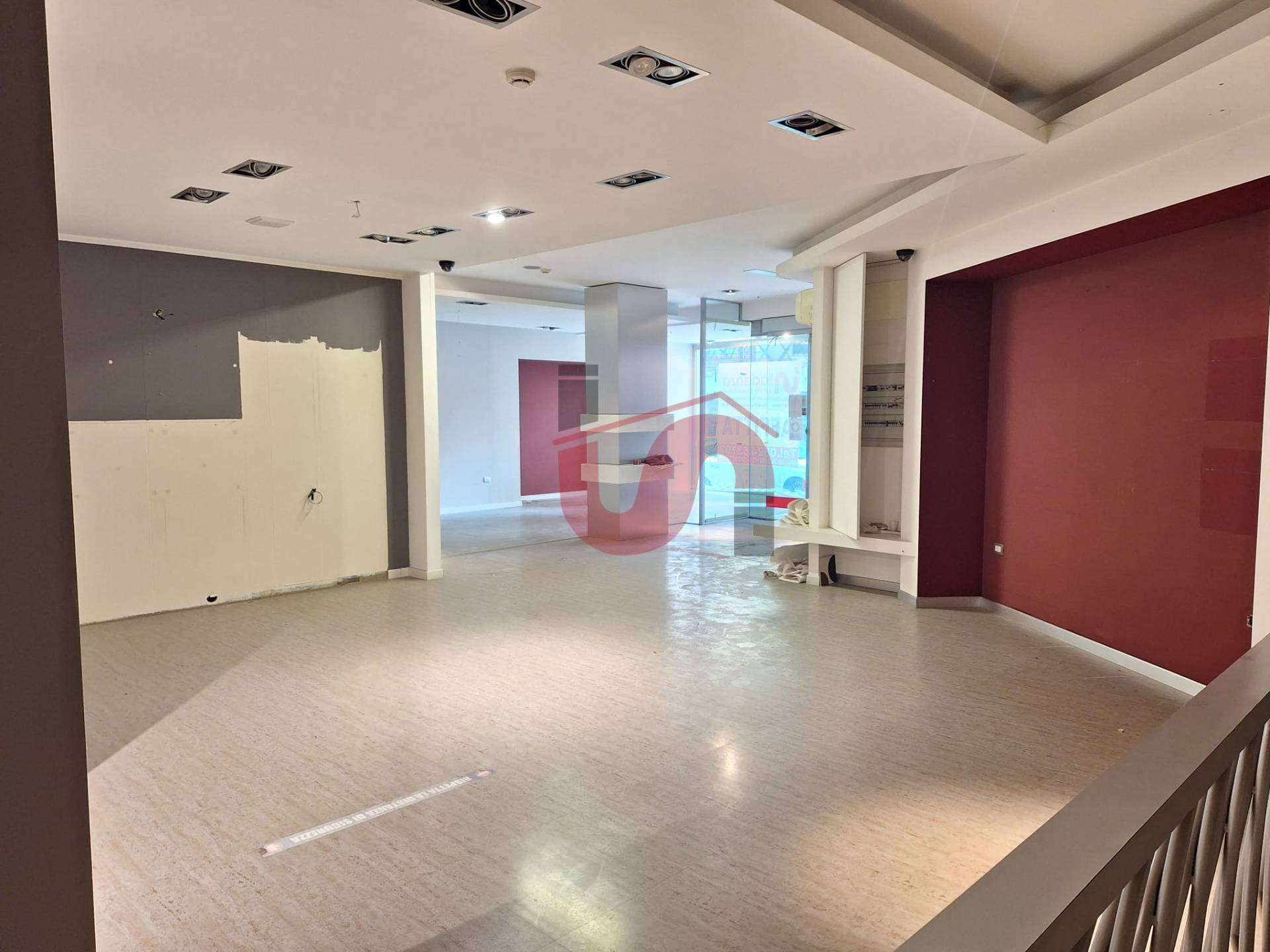 Locale commerciale in affitto a Benevento, CENTRO STORICO