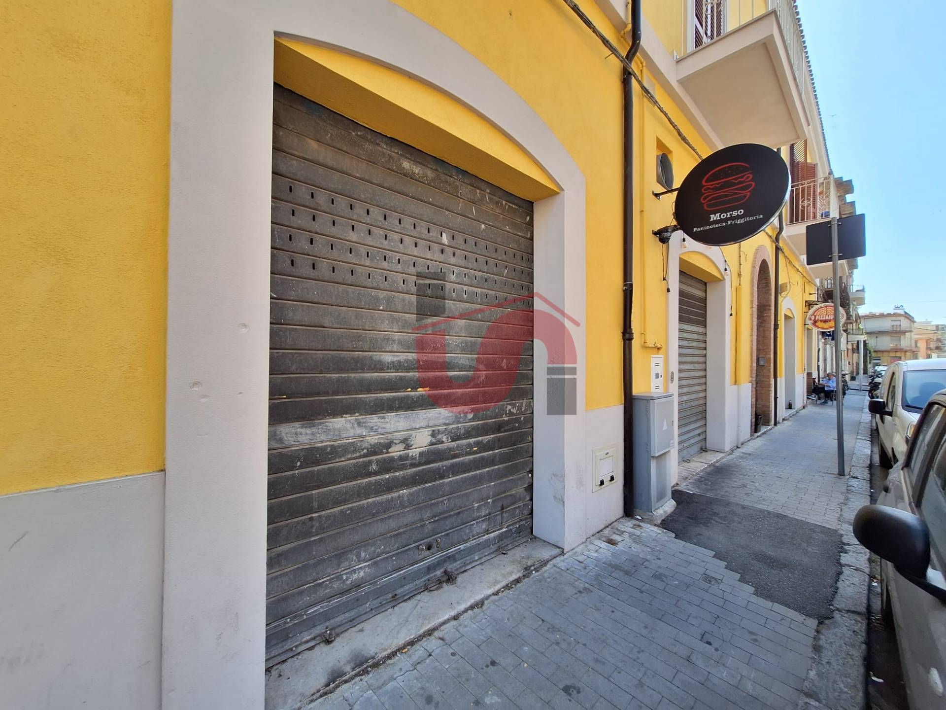 Locale commerciale in affitto a Benevento, Centro