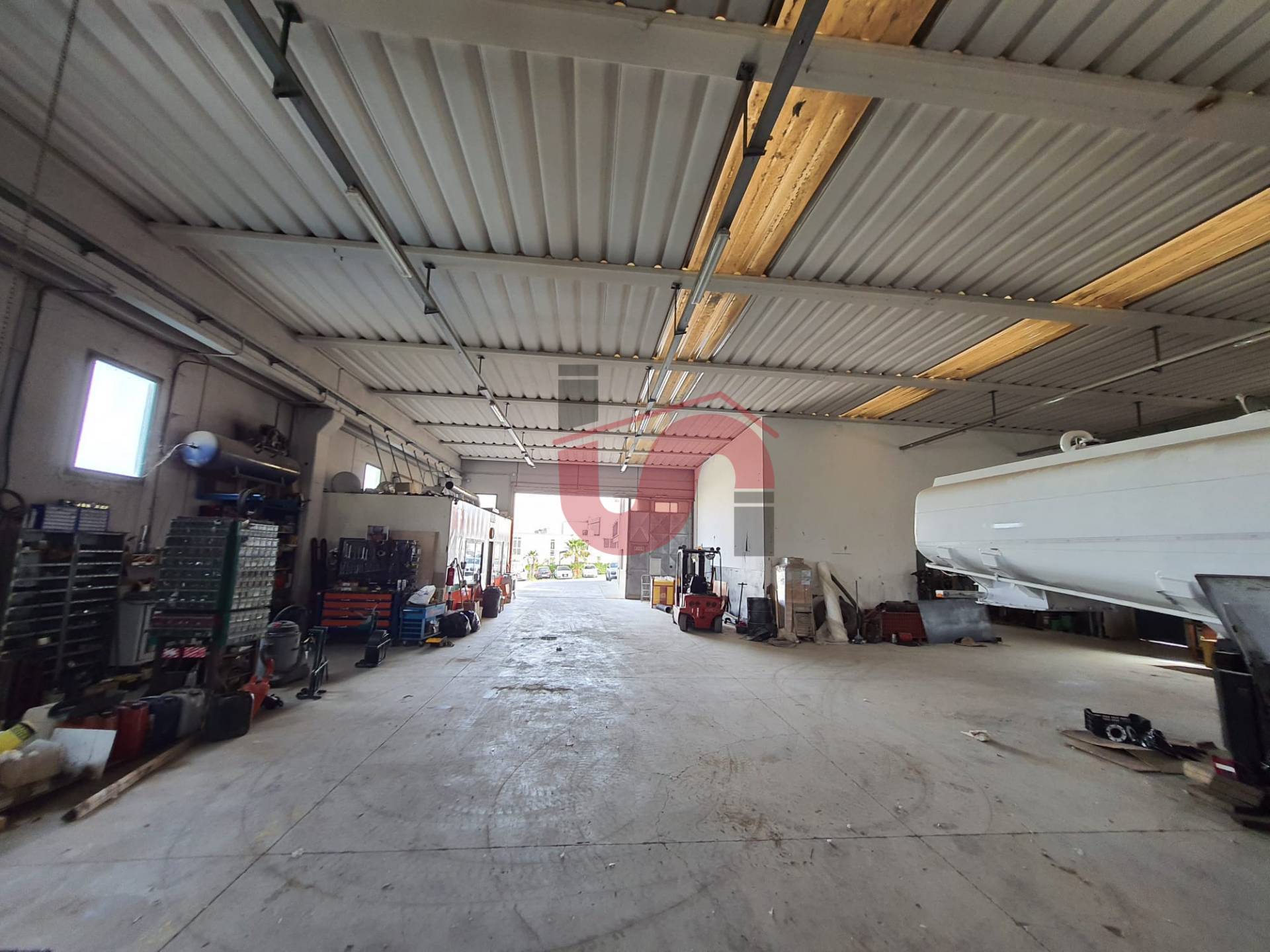 CAPANNONE INDUSTRIALE in vendita a Benevento, CONTRADE