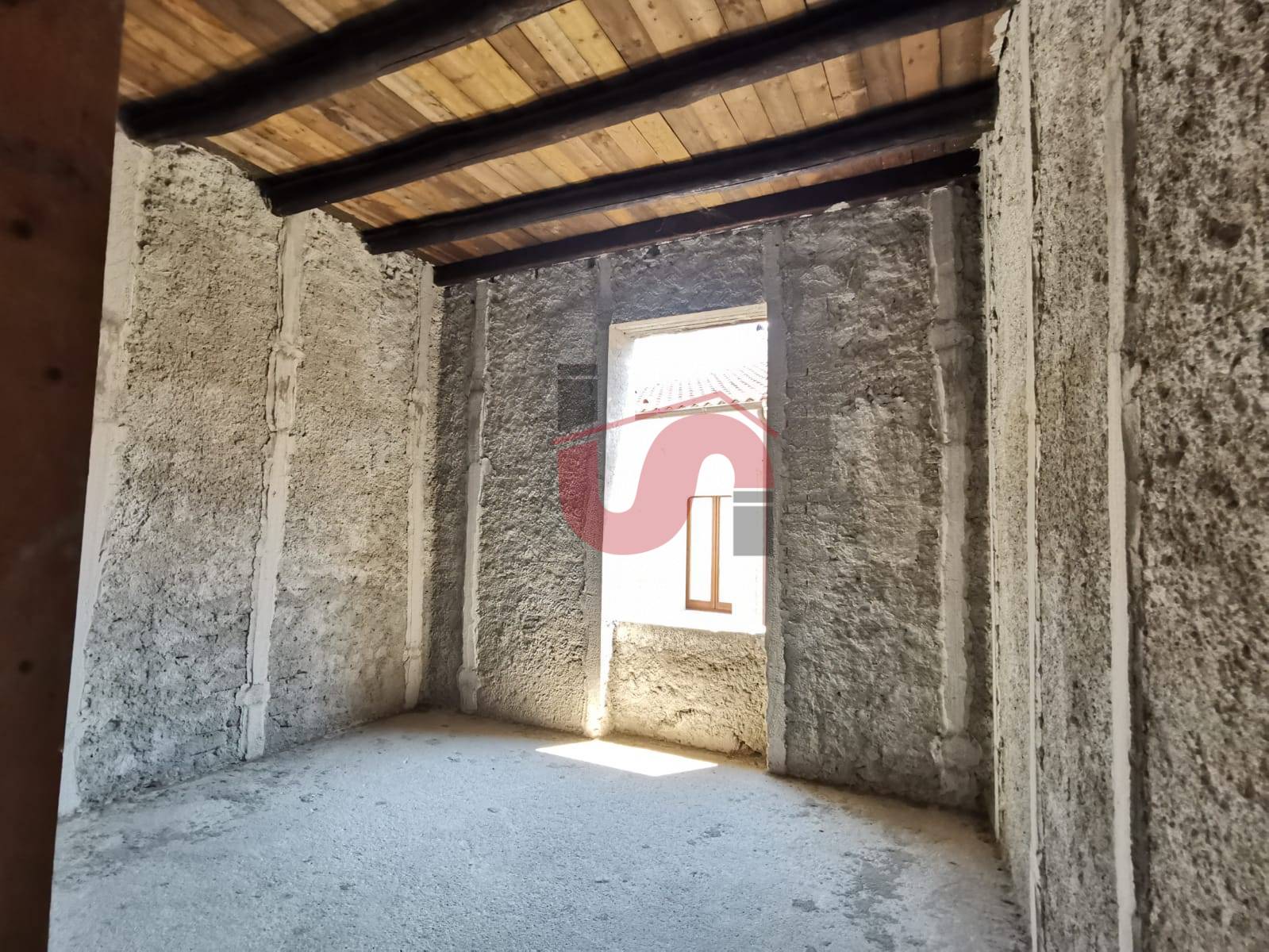 INTERO STABILE in vendita a Benevento, CENTRO STORICO