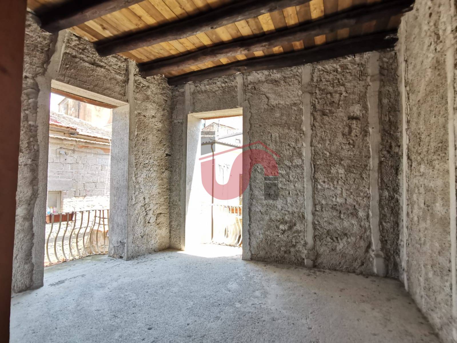 INTERO STABILE in vendita a Benevento, CENTRO STORICO