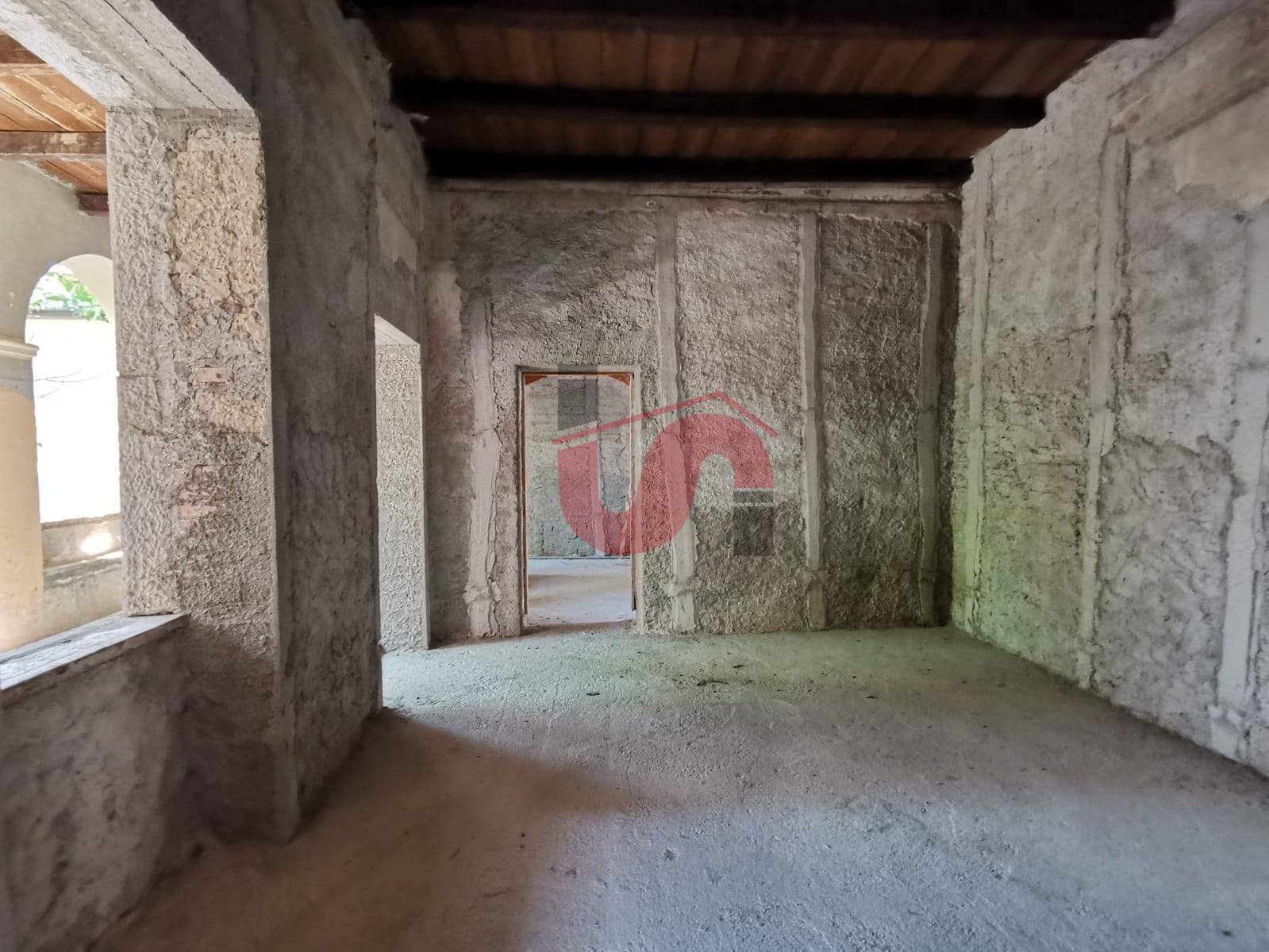 INTERO STABILE in vendita a Benevento, CENTRO STORICO