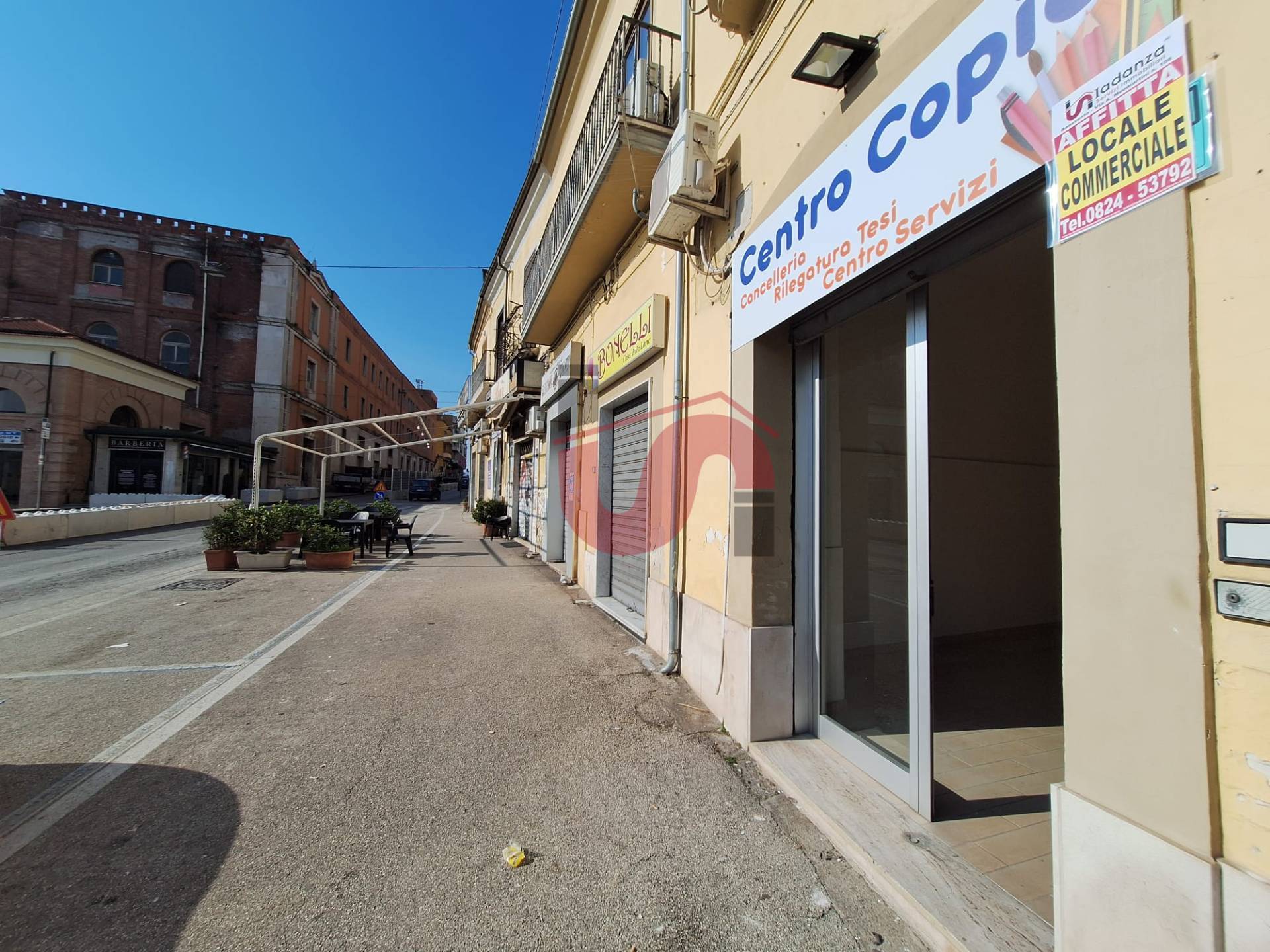 Locale commerciale in affitto a Benevento, CENTRO STORICO