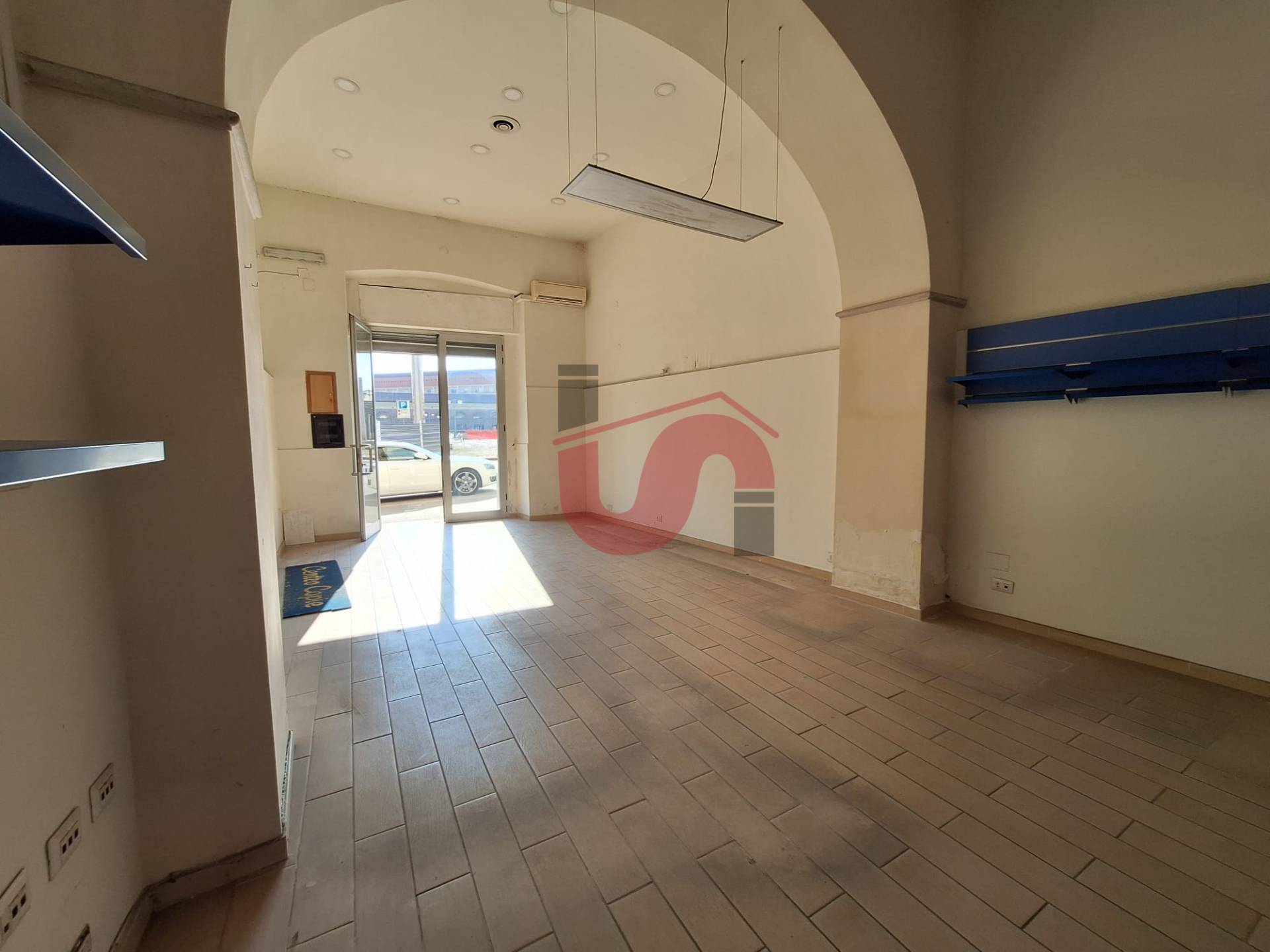 Locale commerciale in affitto a Benevento, CENTRO STORICO