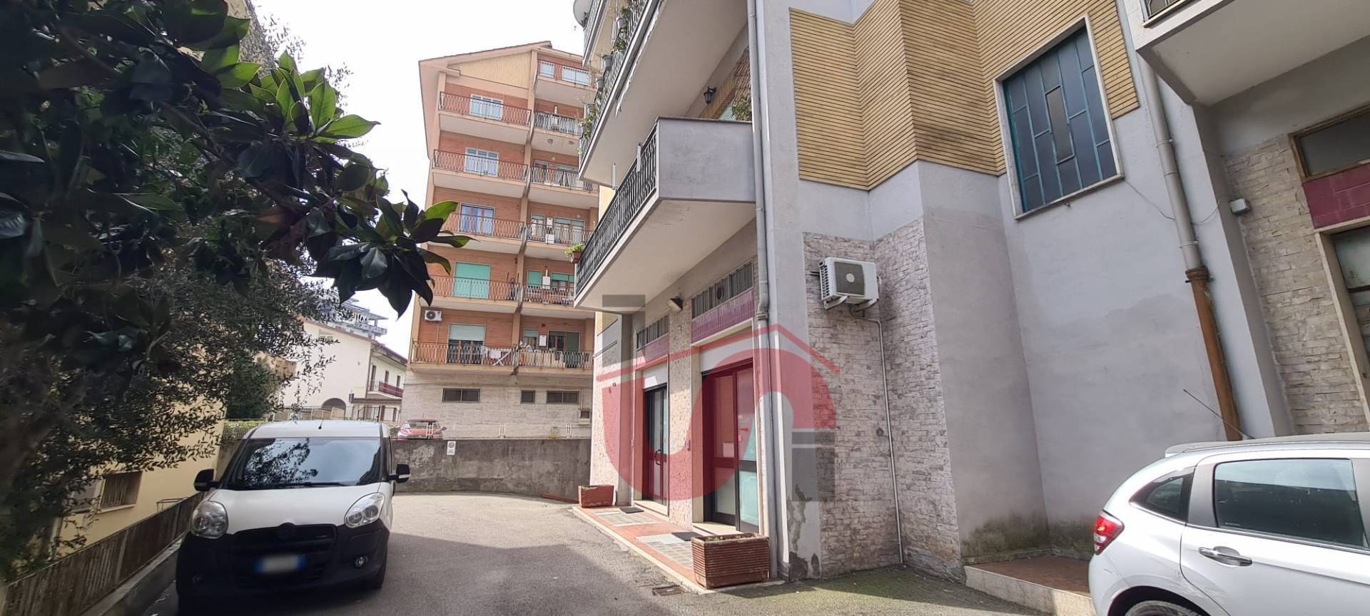 Locale commerciale in vendita a Benevento, Mellusi