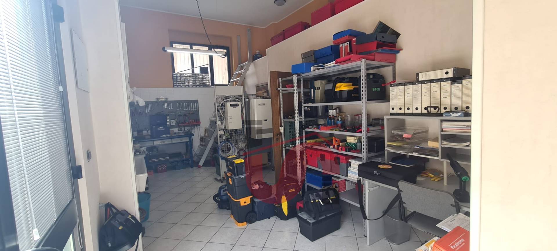 Locale commerciale in vendita a Benevento, Mellusi