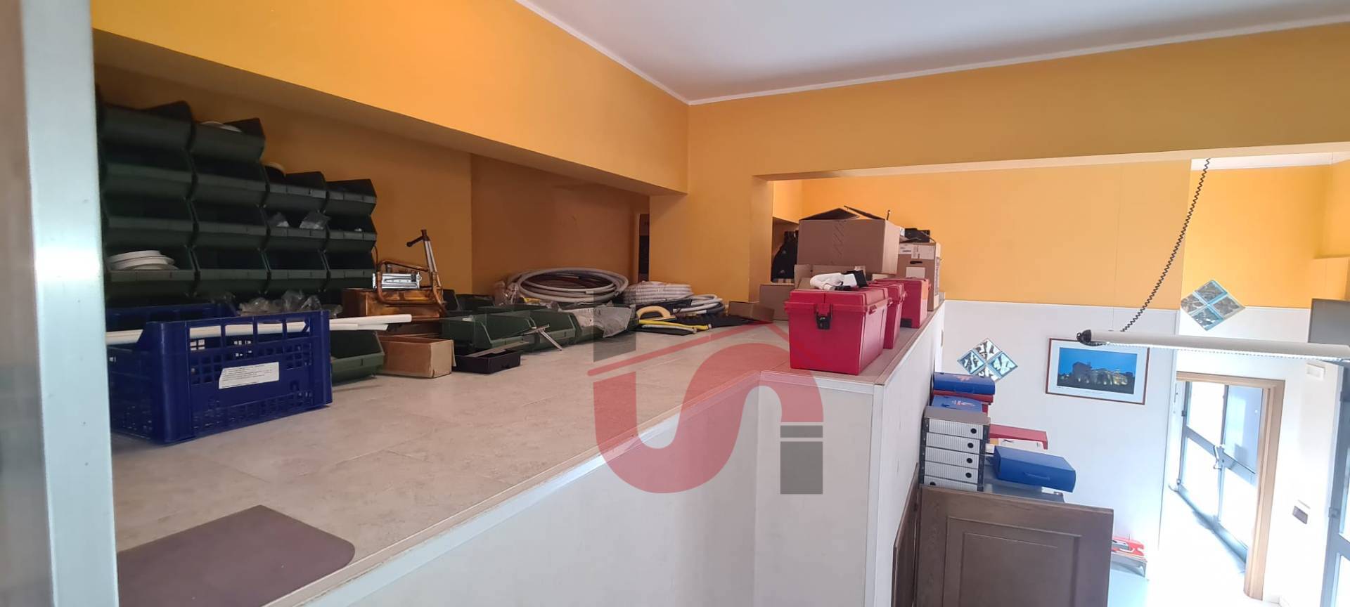 Locale commerciale in vendita a Benevento, Mellusi