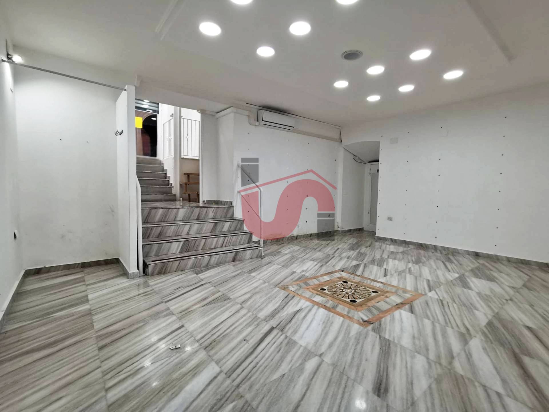 NEGOZIO in vendita a Benevento, CENTRO STORICO