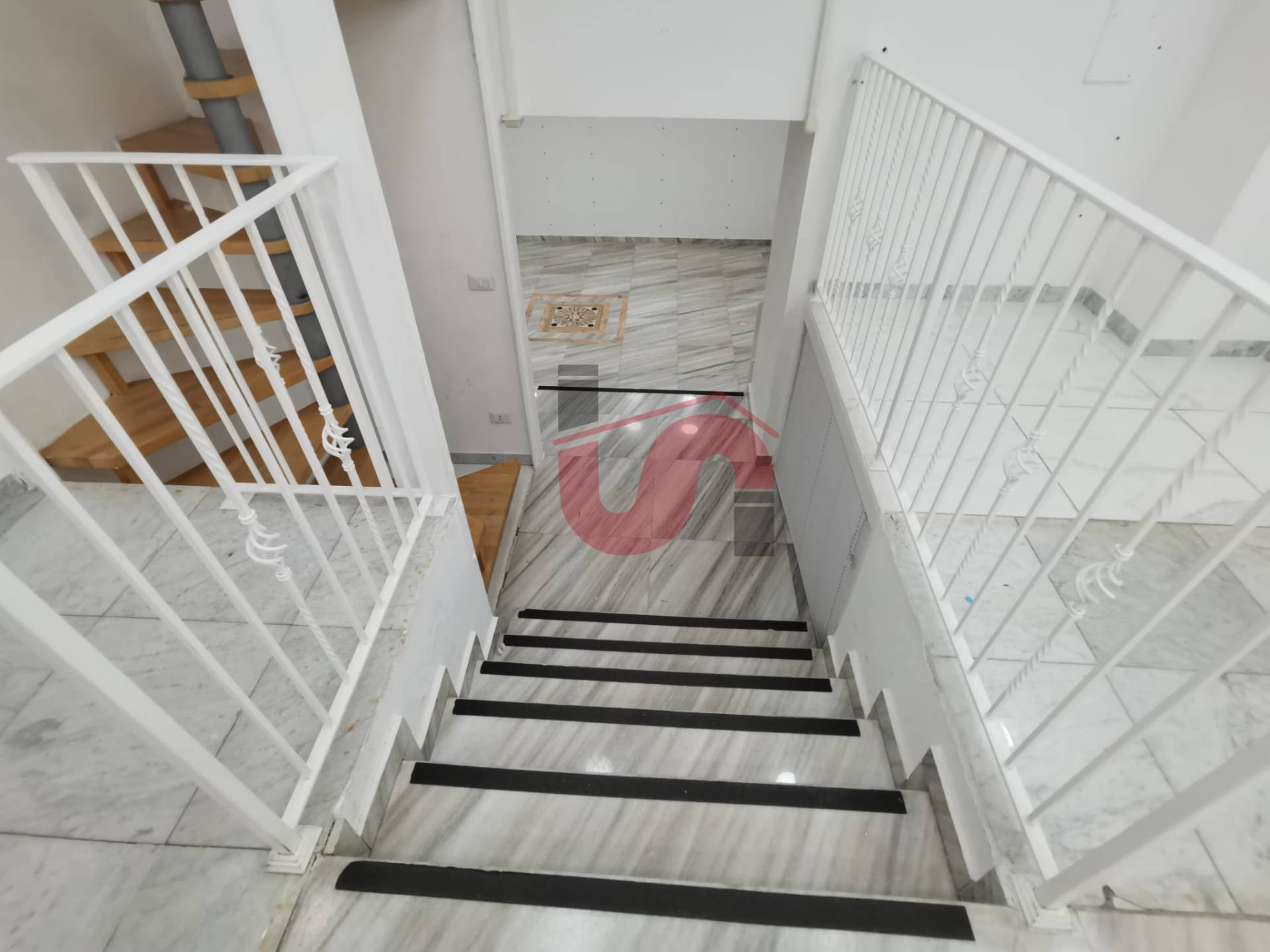 NEGOZIO in vendita a Benevento, CENTRO STORICO