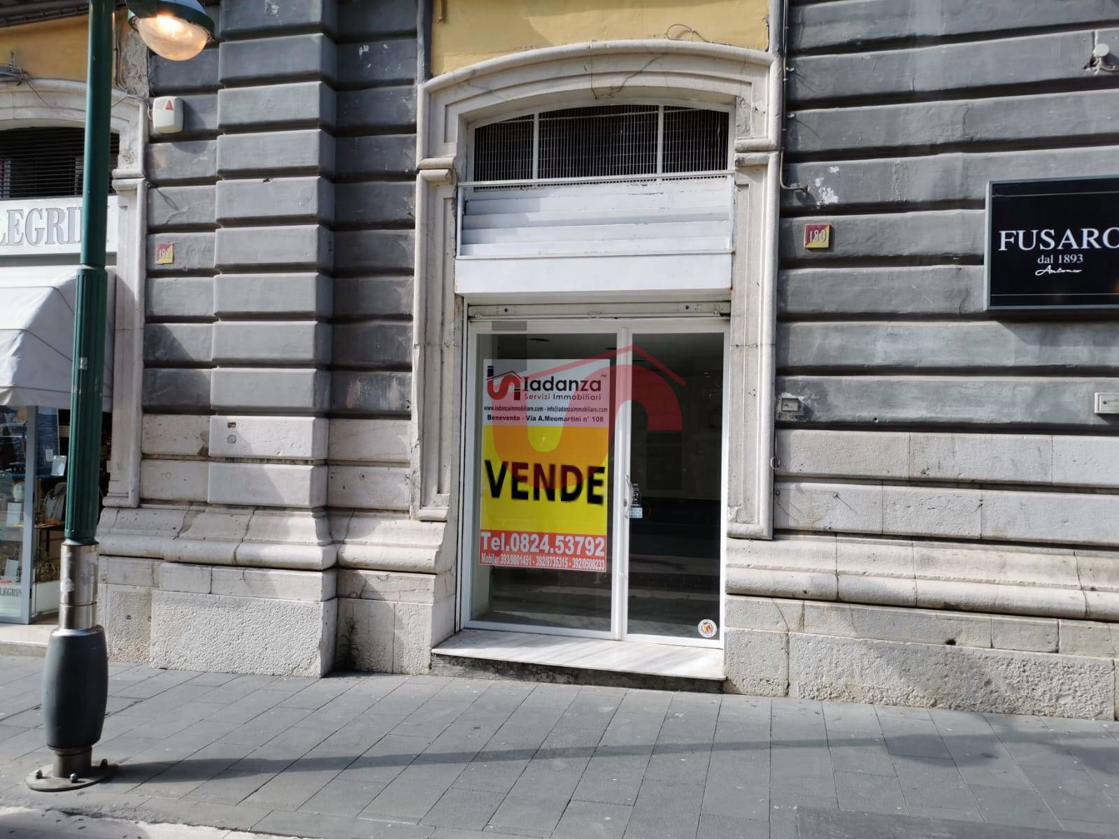 NEGOZIO in vendita a Benevento, CENTRO STORICO