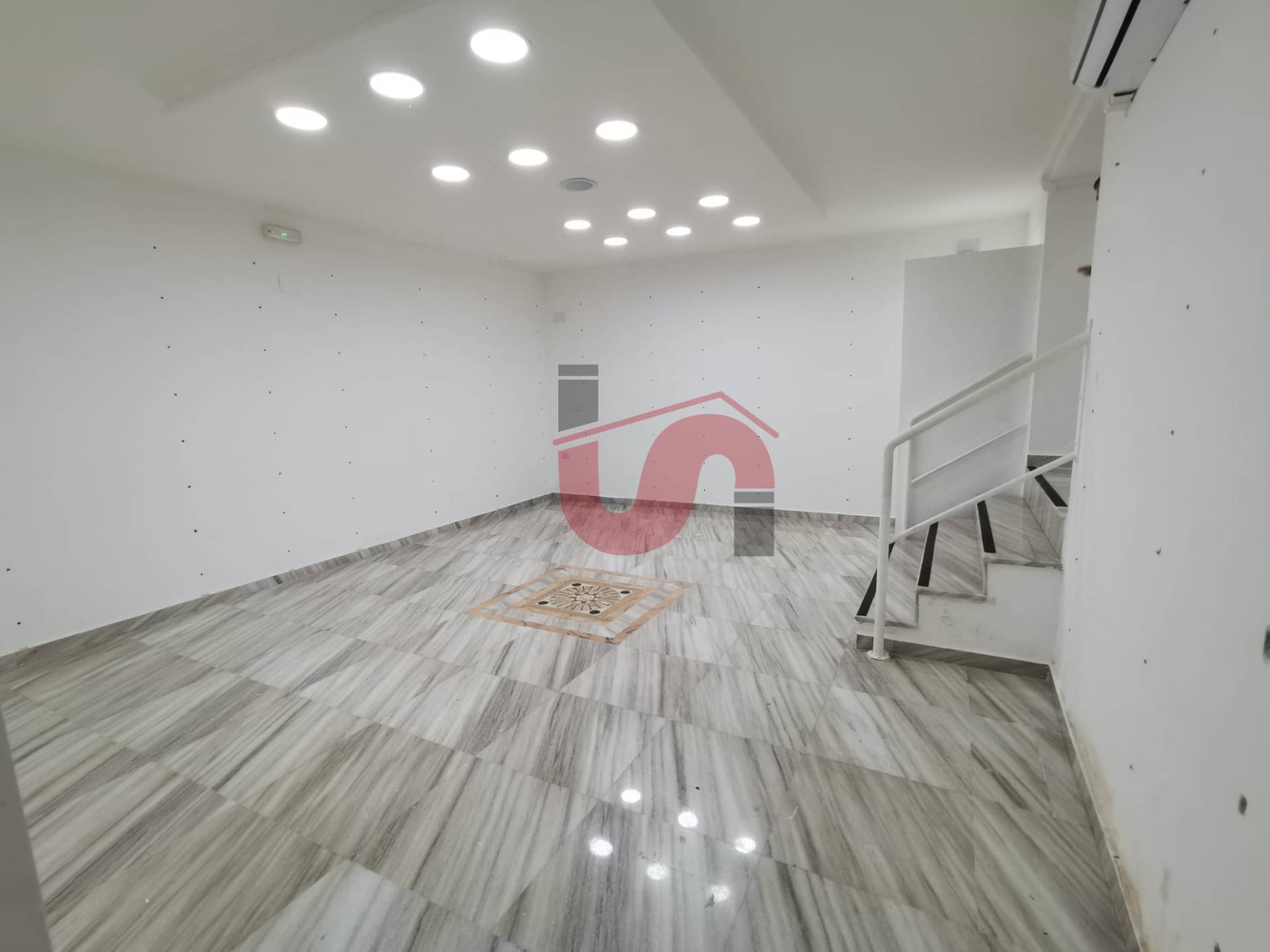 NEGOZIO in vendita a Benevento, CENTRO STORICO