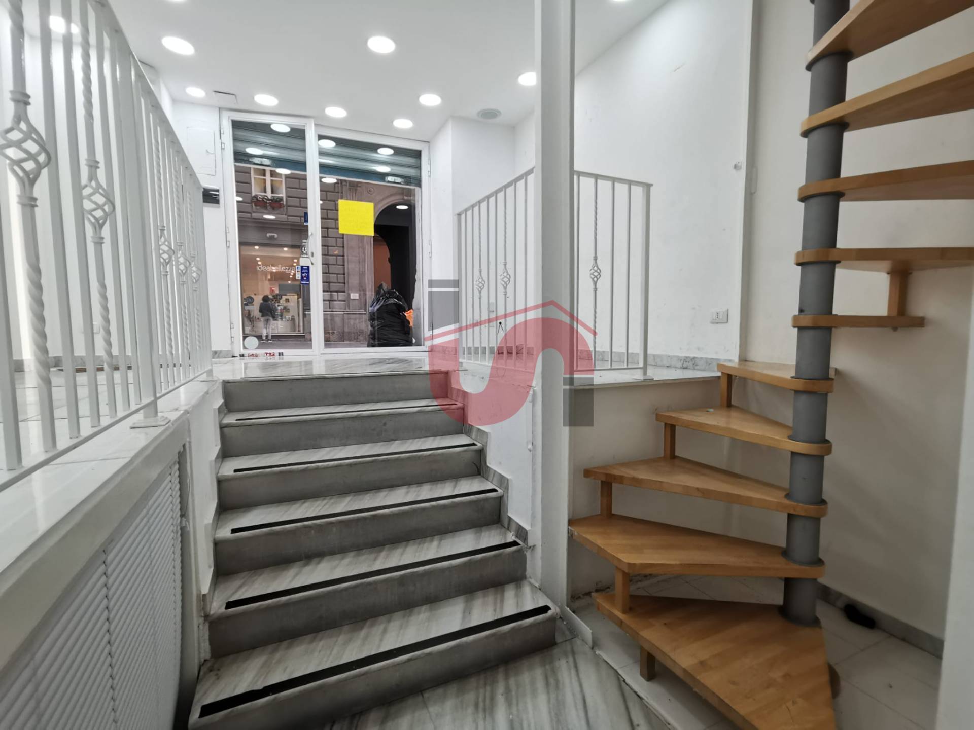 NEGOZIO in vendita a Benevento, CENTRO STORICO