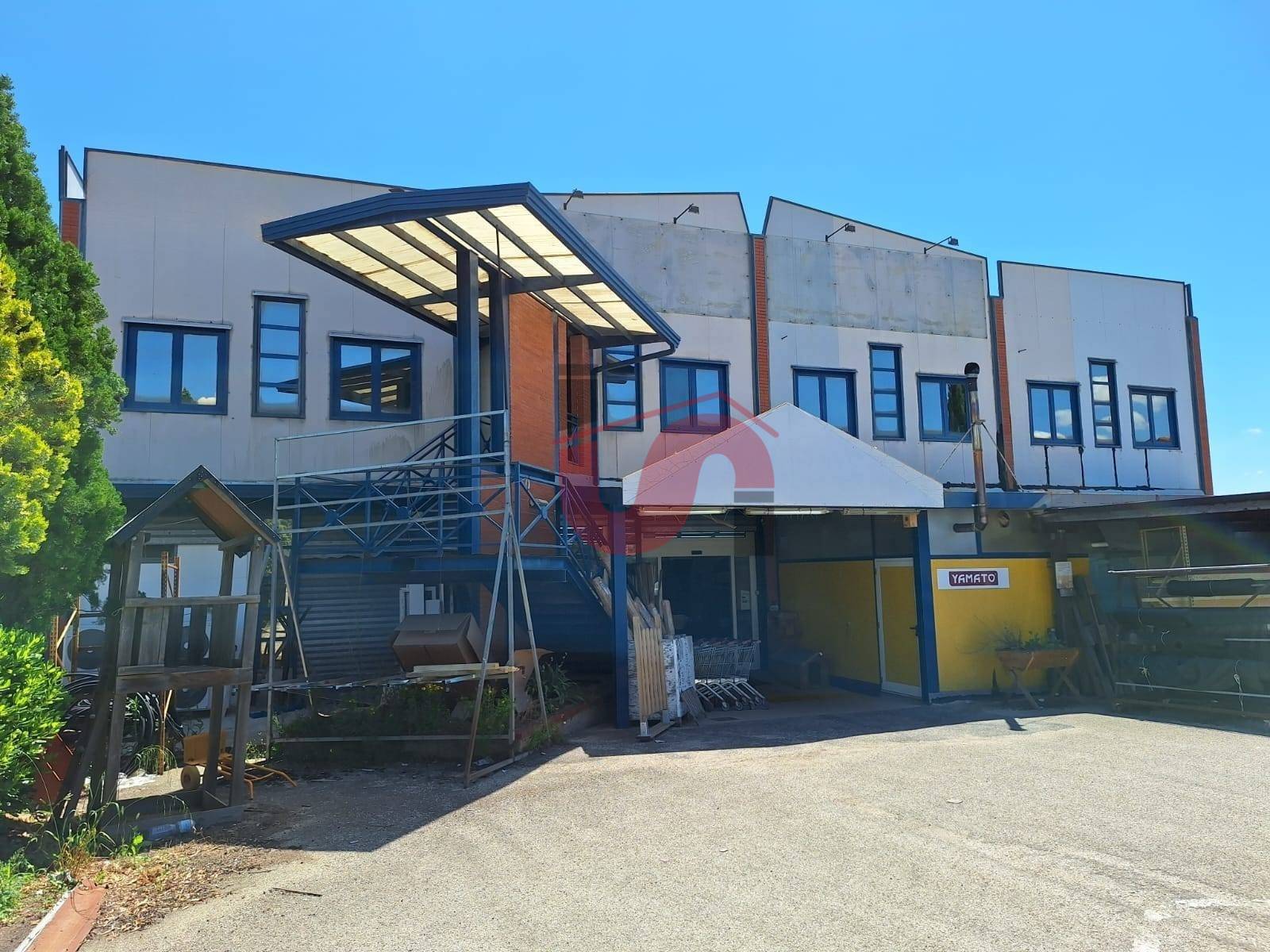 Locale commerciale in vendita a Benevento, CONTRADE