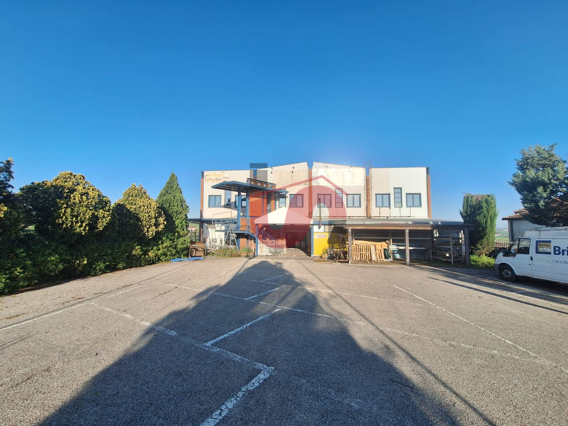 Locale commerciale in vendita a Benevento, CONTRADE