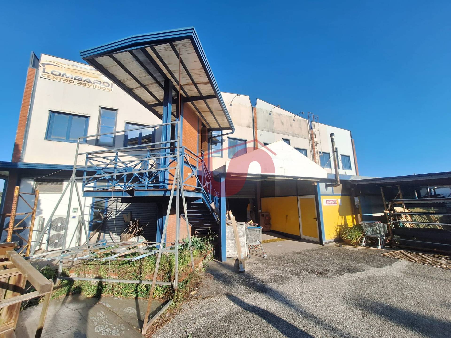 Locale commerciale in vendita a Benevento, CONTRADE