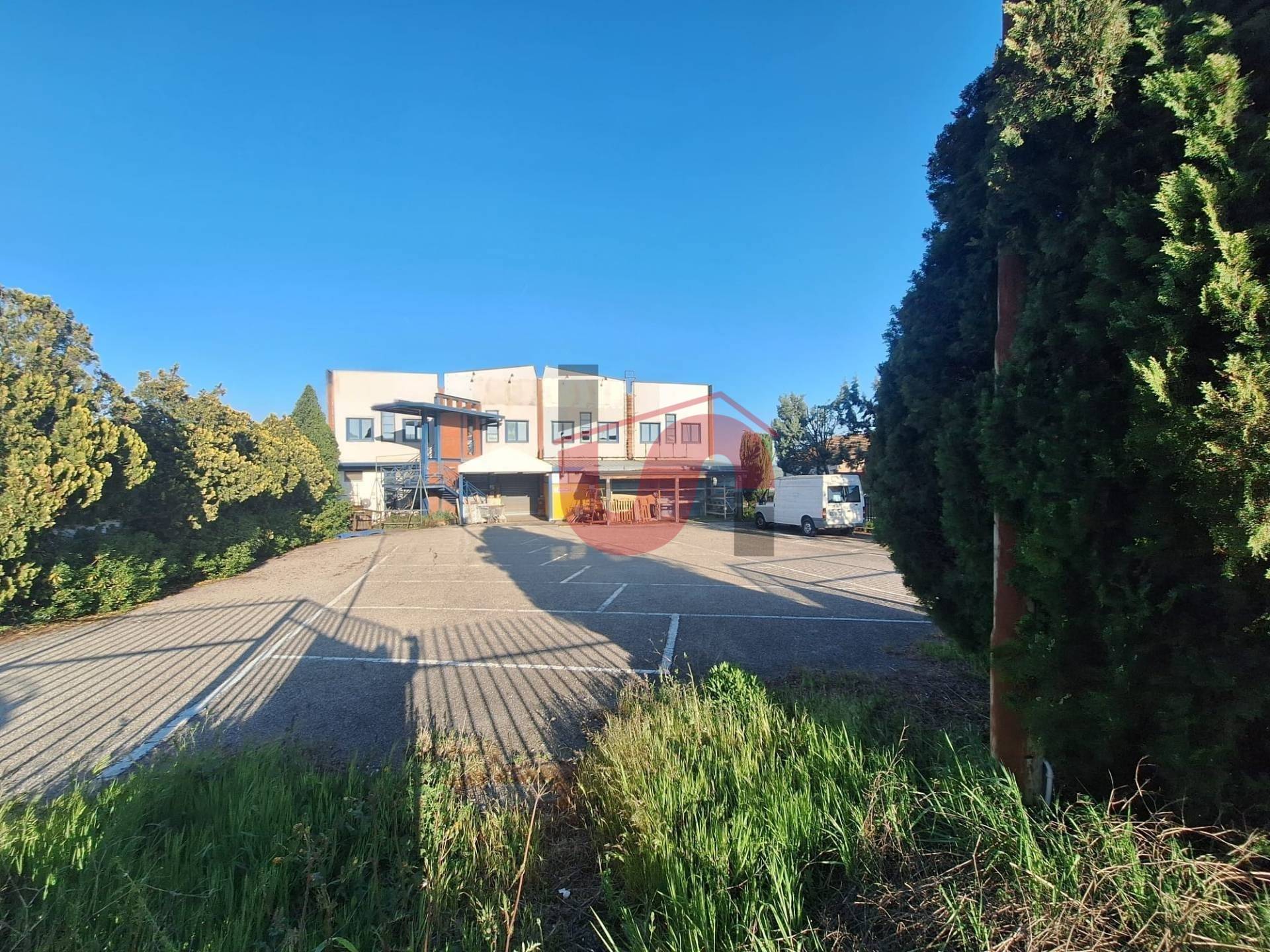 Locale commerciale in vendita a Benevento, CONTRADE