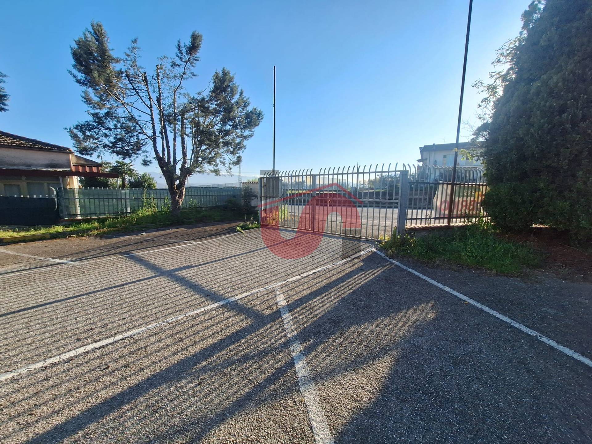 Locale commerciale in vendita a Benevento, CONTRADE