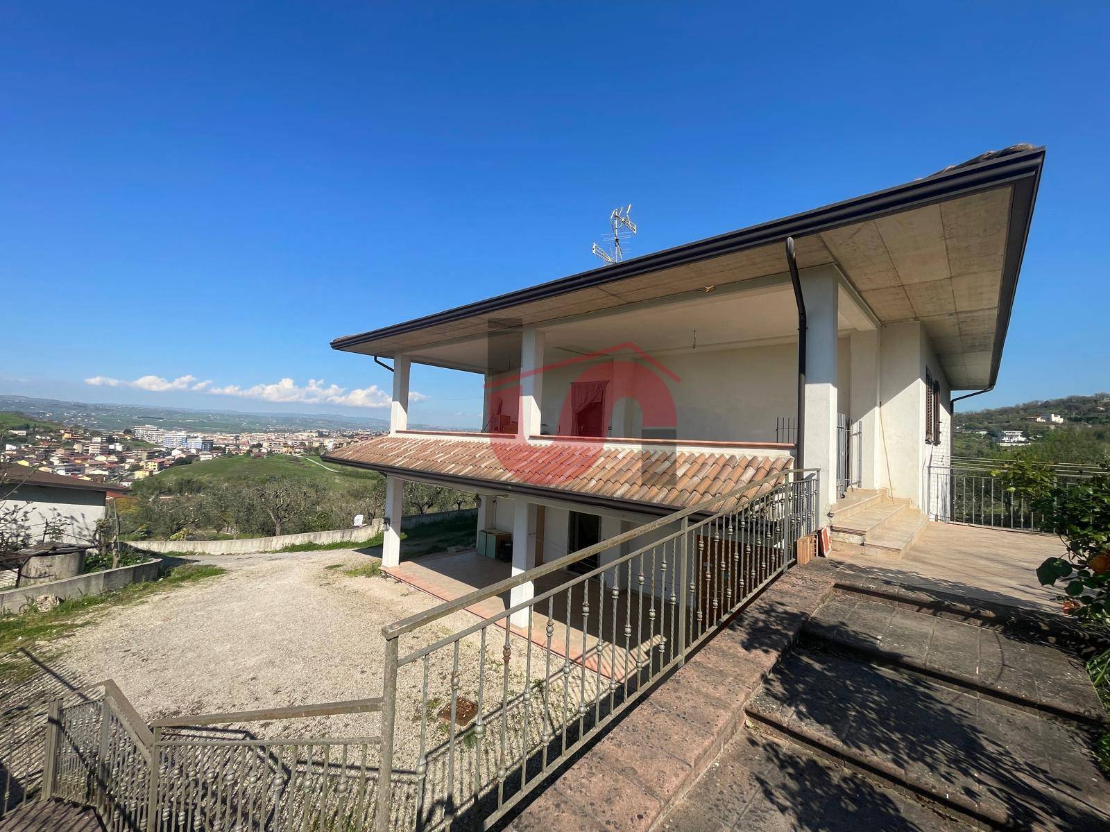 VILLA BIFAMILIARE in vendita a Benevento