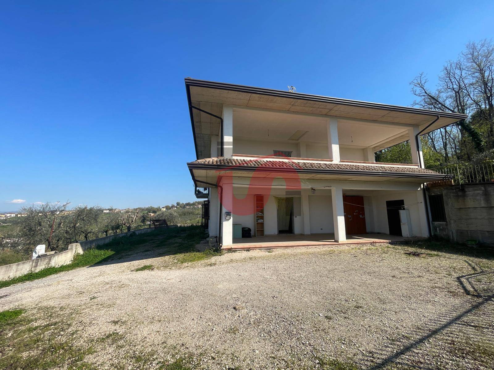 VILLA BIFAMILIARE in vendita a Benevento