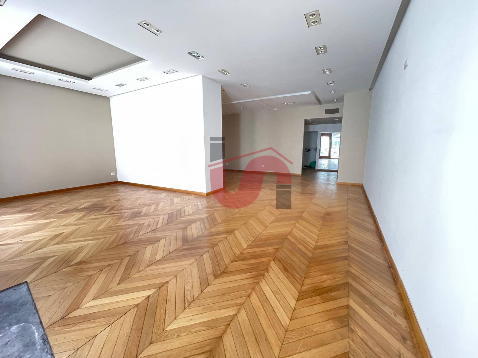 Locale commerciale in affitto a Benevento