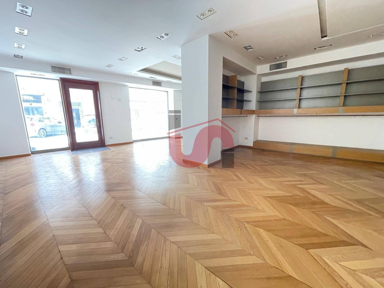 Locale commerciale in affitto a Benevento