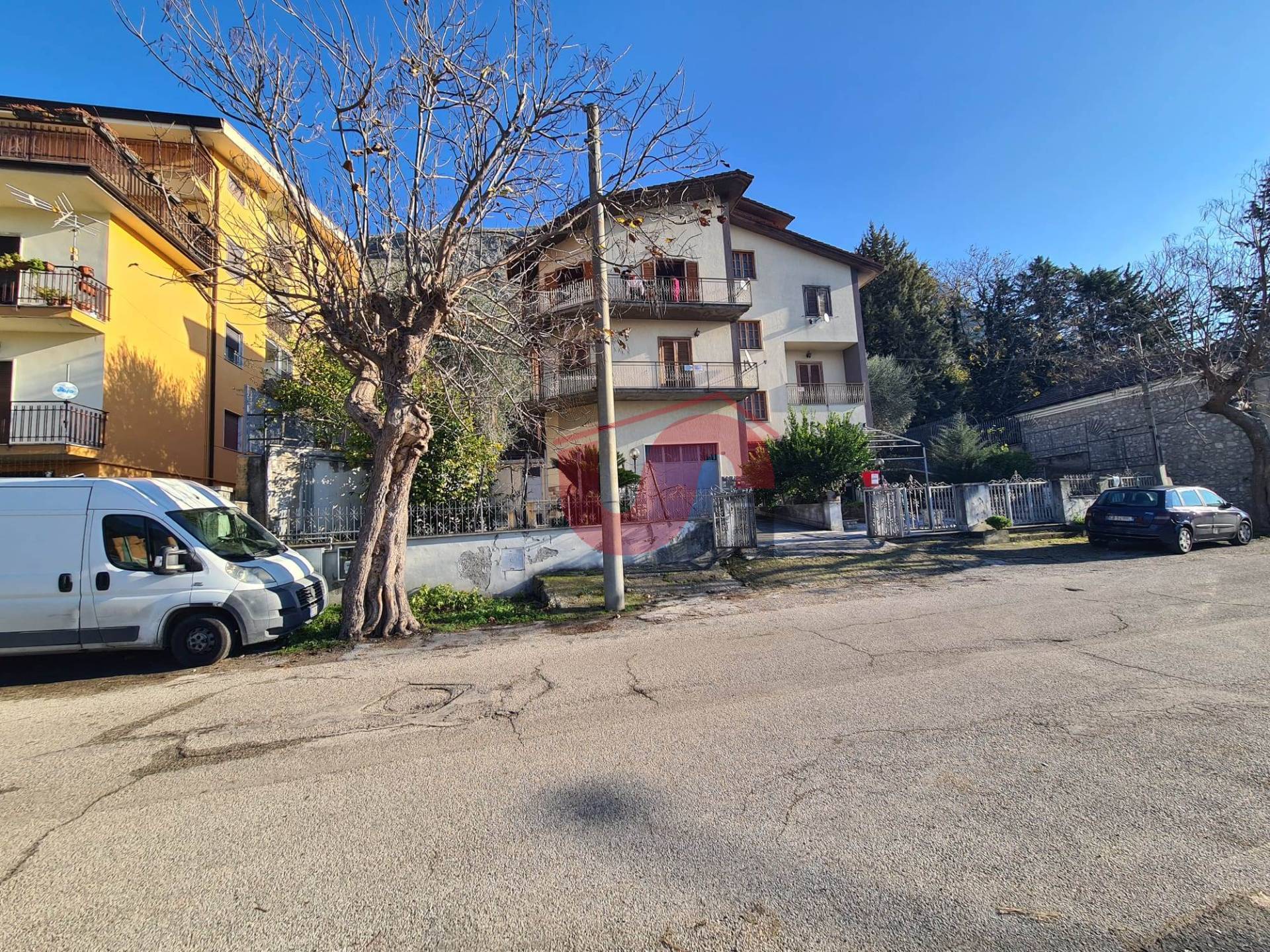 INTERO STABILE in vendita a Foglianise