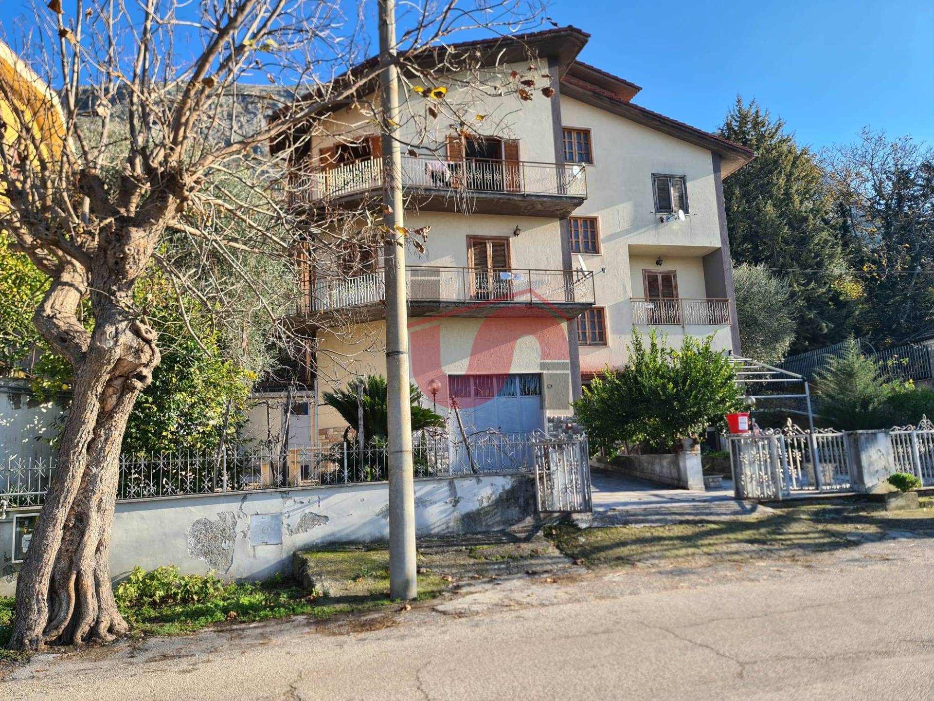 INTERO STABILE in vendita a Foglianise