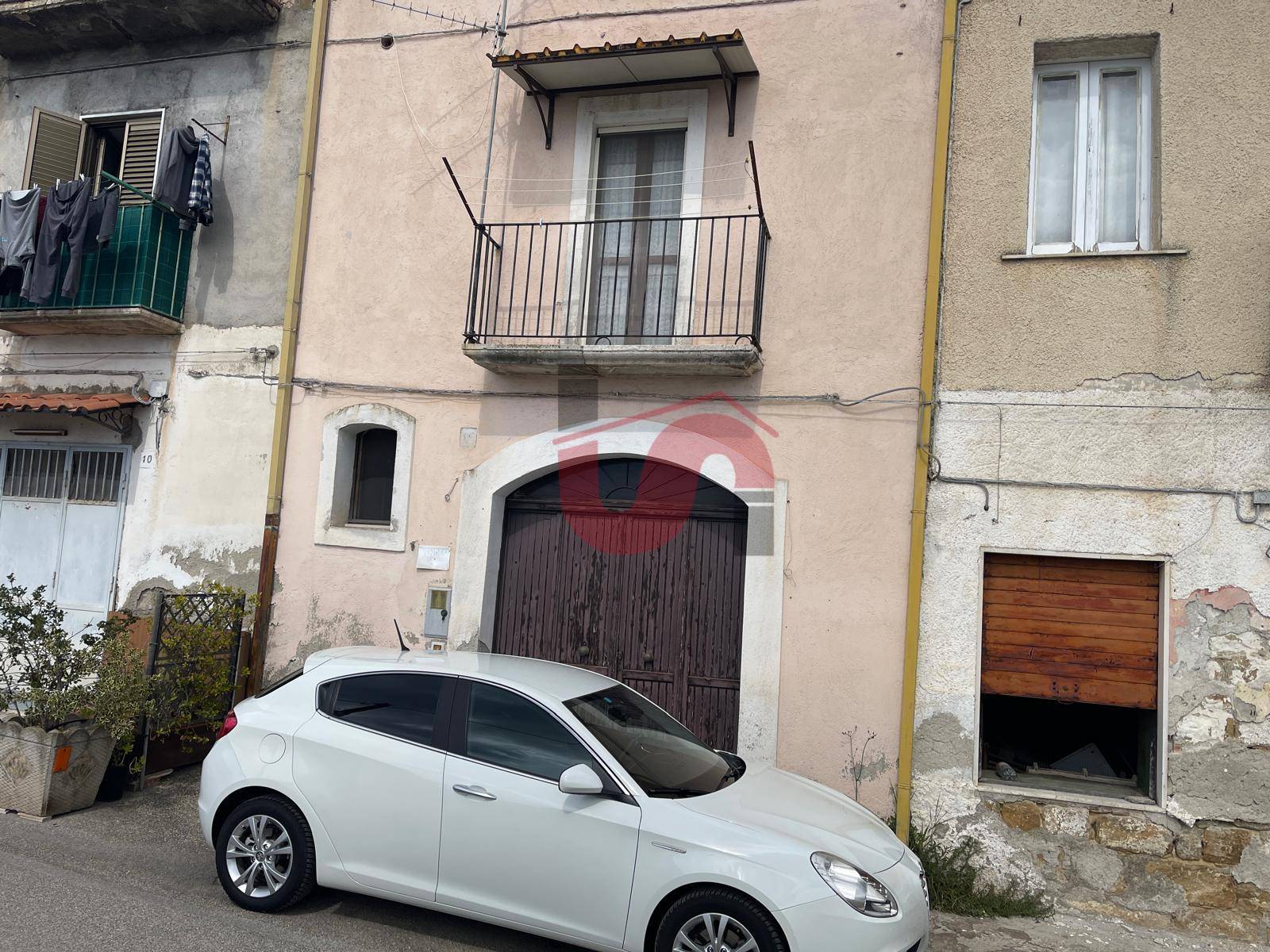 LOCALE PLURIUSO in vendita a Paduli